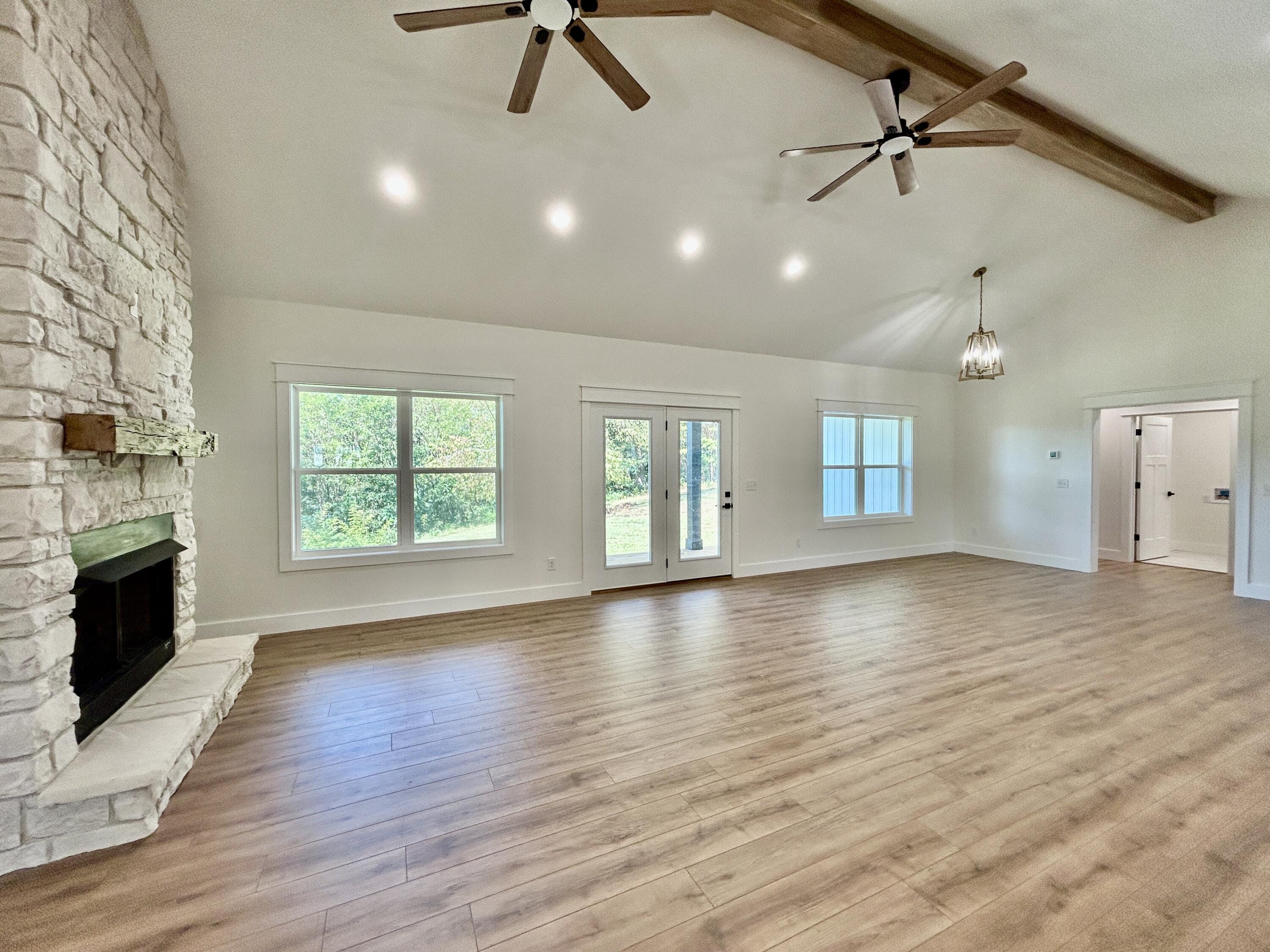 63 Iris Point Property Photo 6