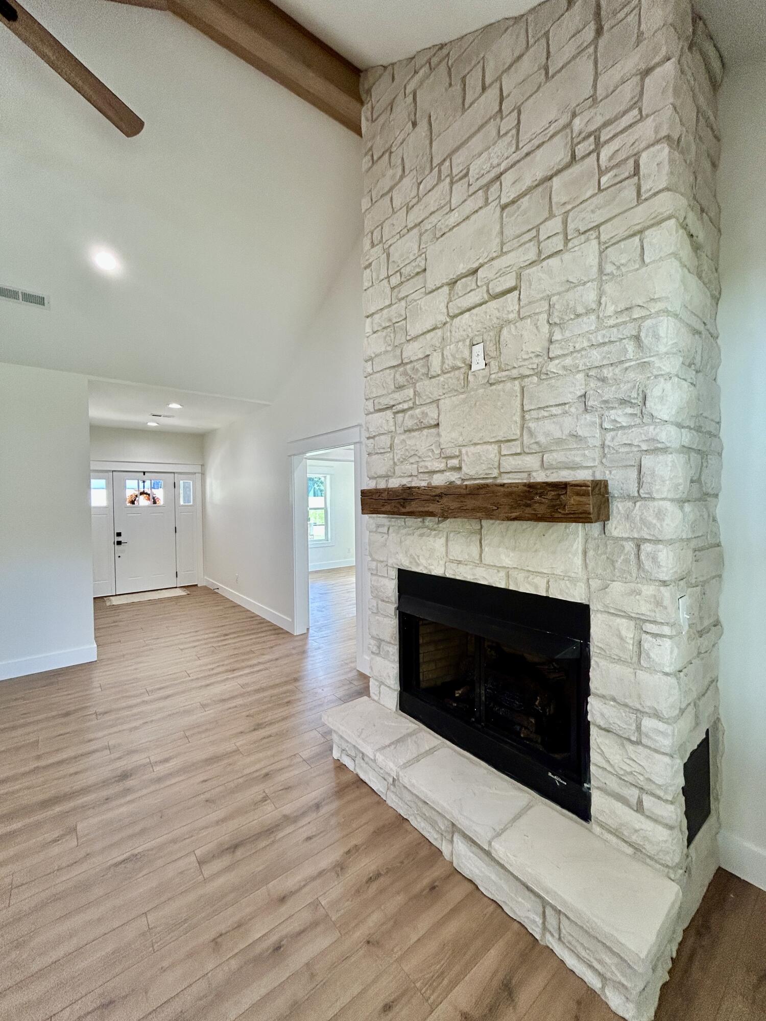 63 Iris Point Property Photo 9