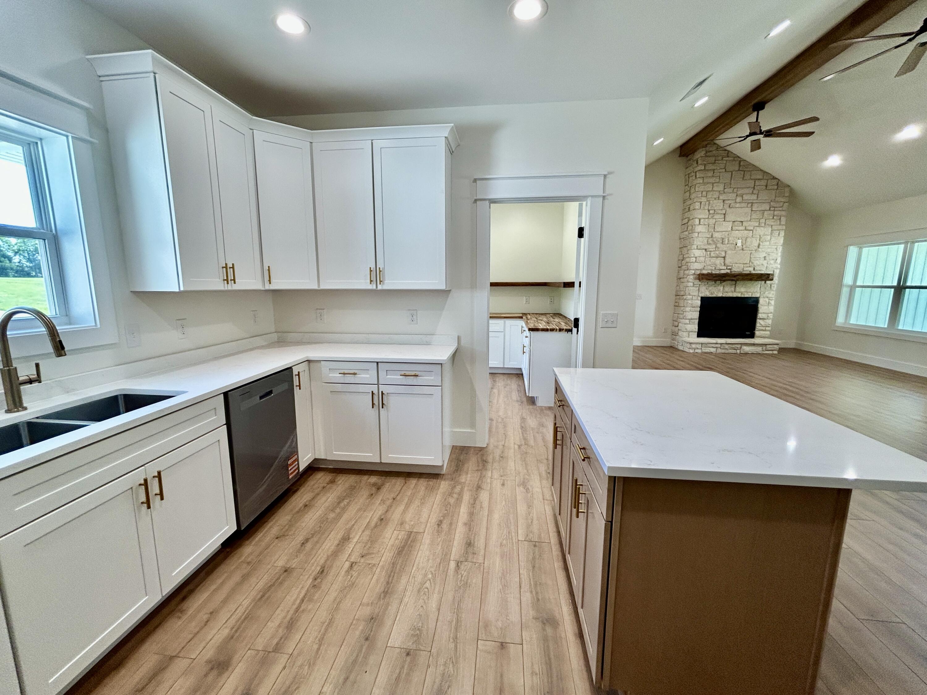 63 Iris Point Property Photo 16