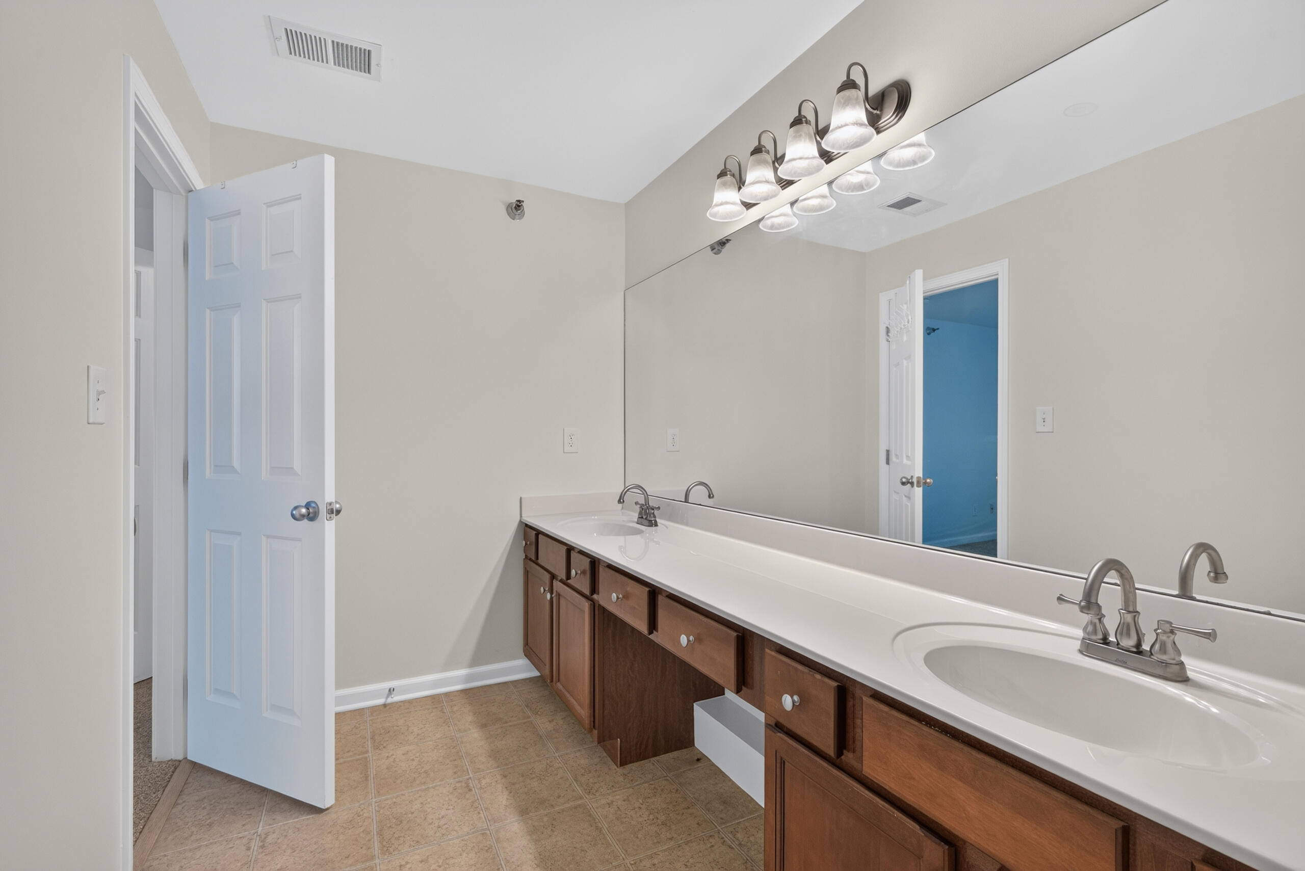 857 Malabu Drive 2101 Property Photo 15
