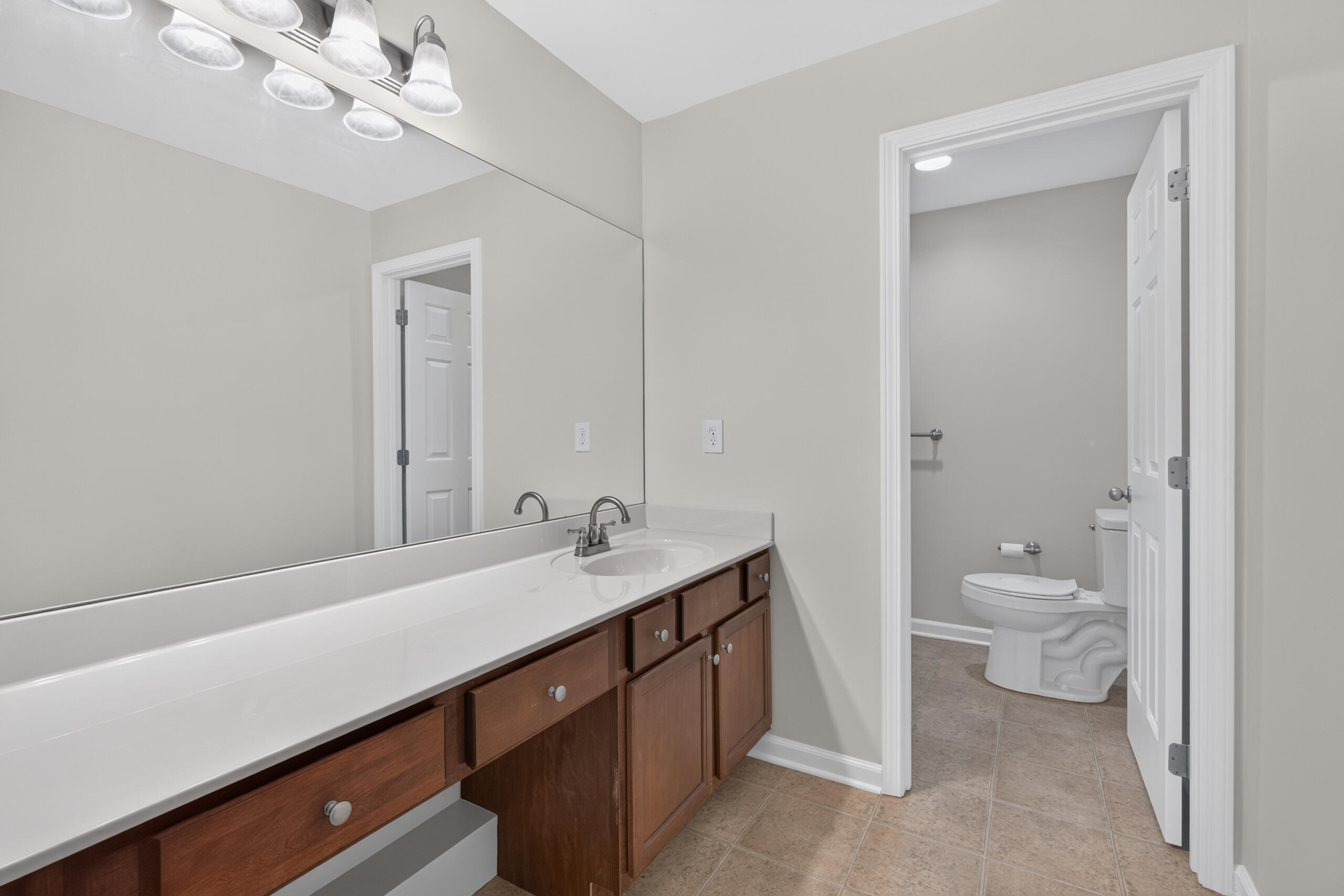 857 Malabu Drive 2101 Property Photo 16