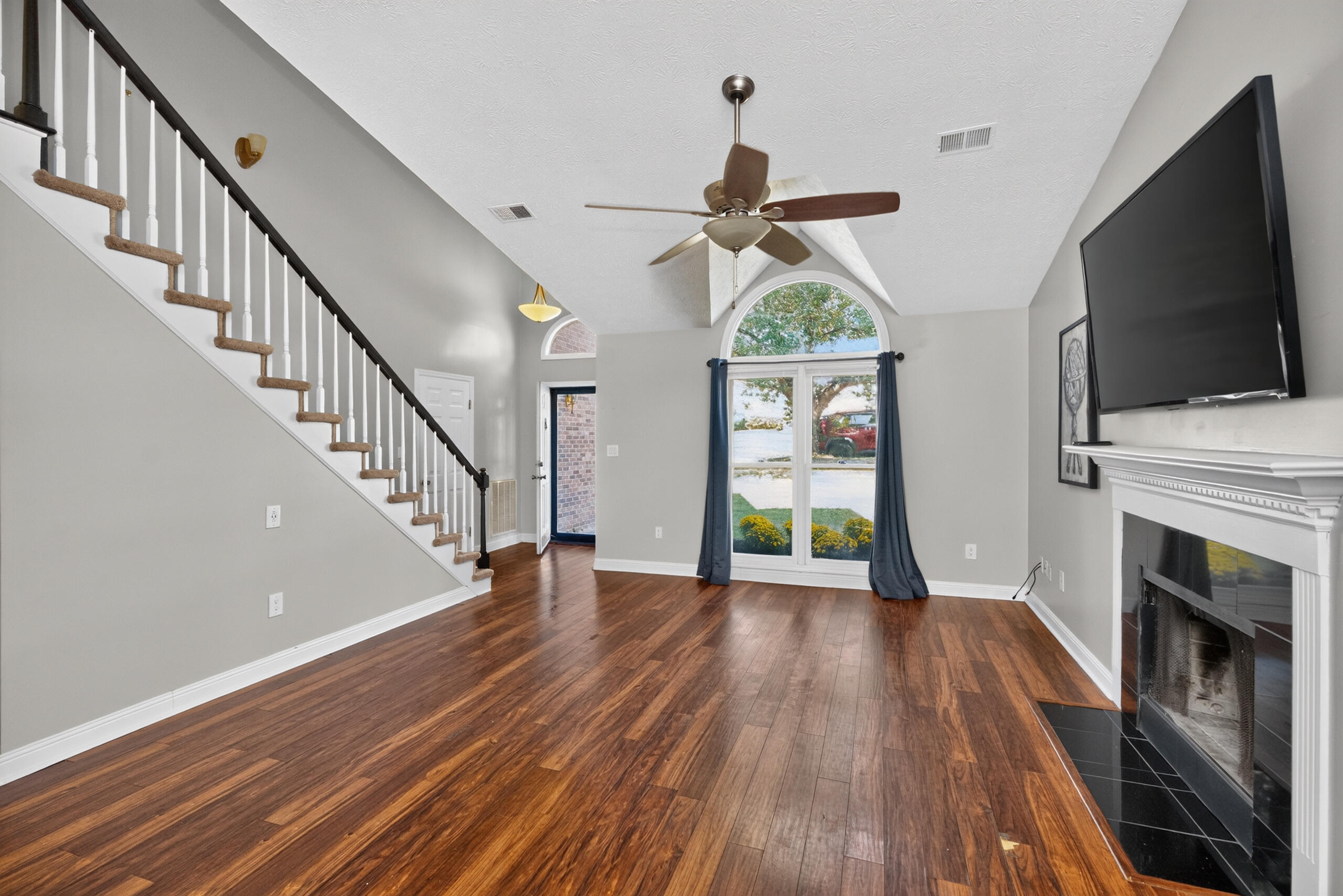 4617 Hartland Parkway Property Photo 5