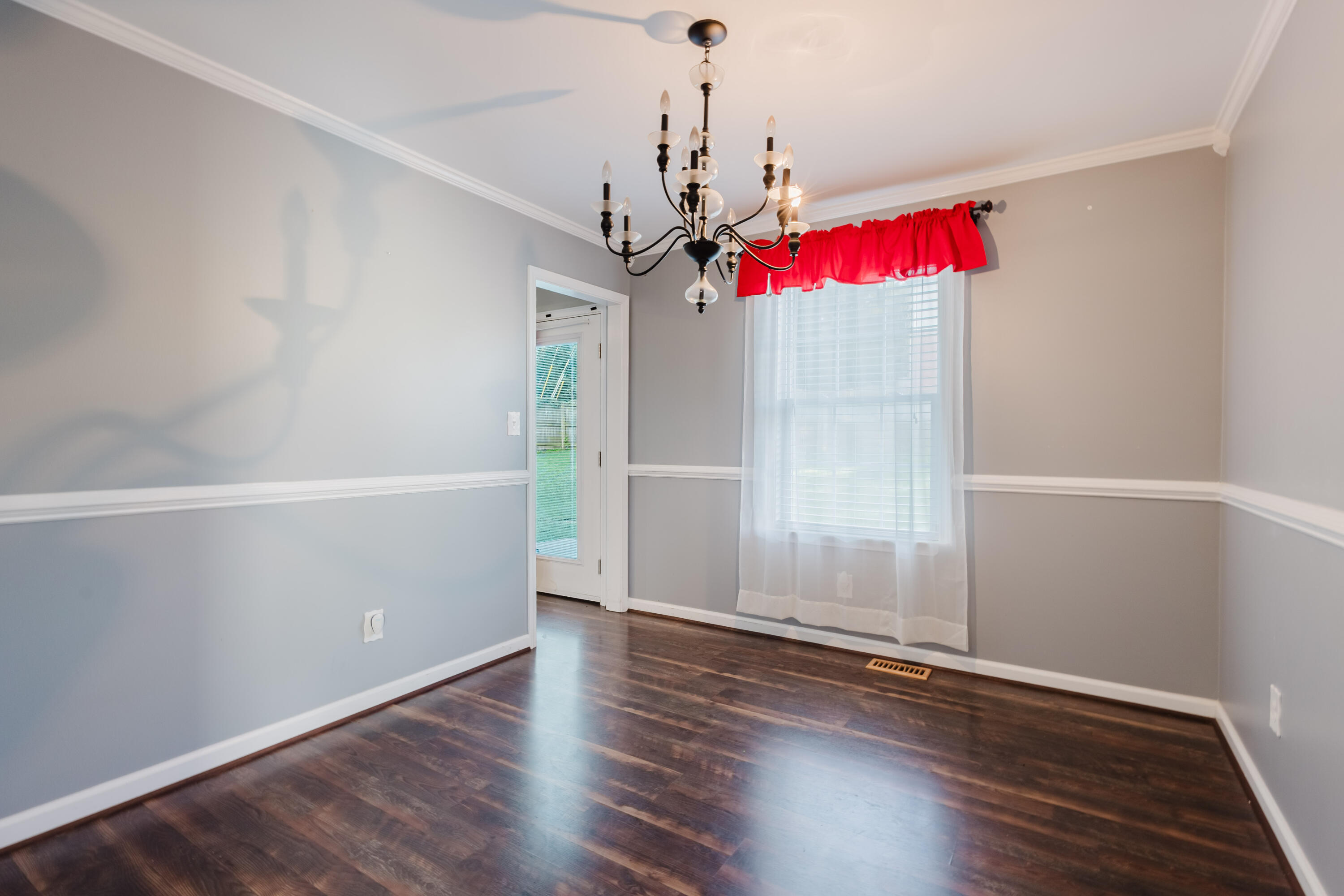 512 Perry Drive Property Photo 14