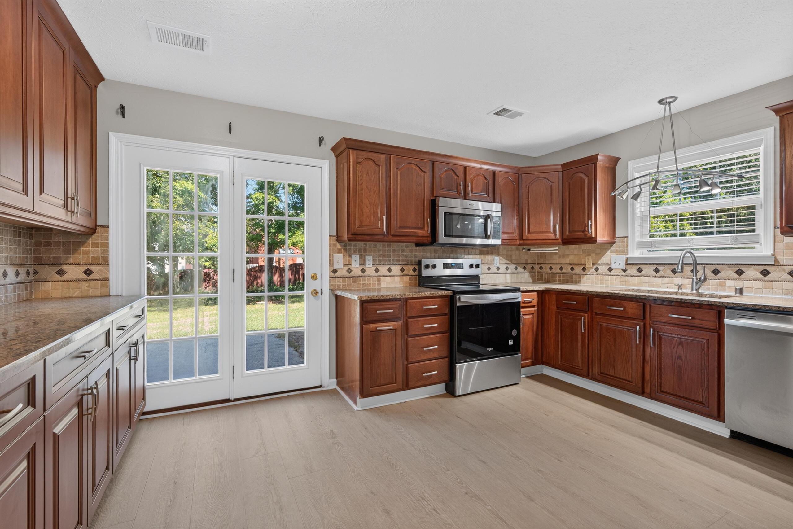 1196 Lacy Lane Property Photo 8