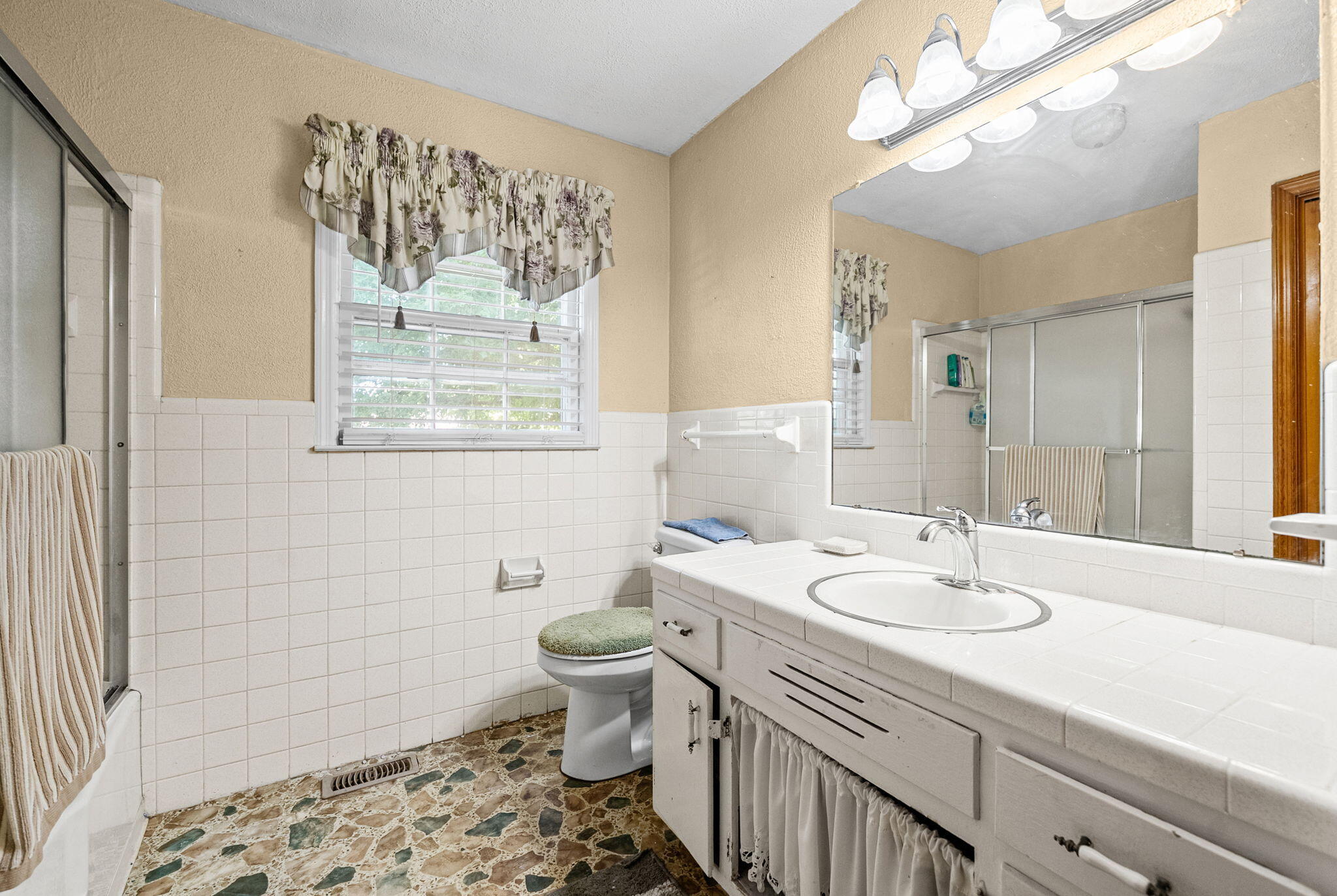 5525 Glass Lane Property Photo 19