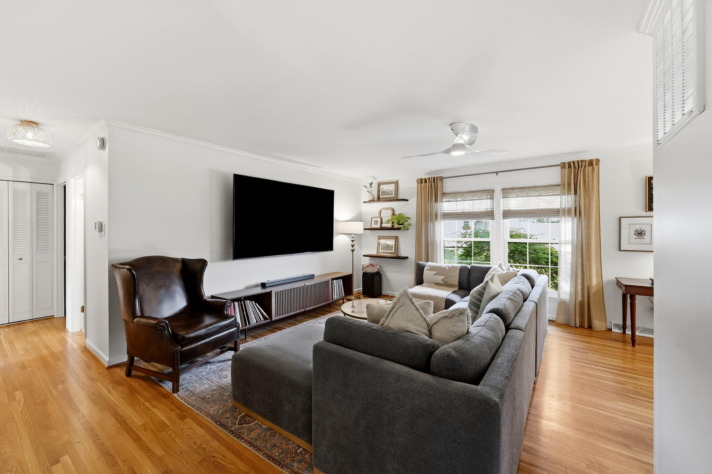 209 Melbourne Way Property Photo 4