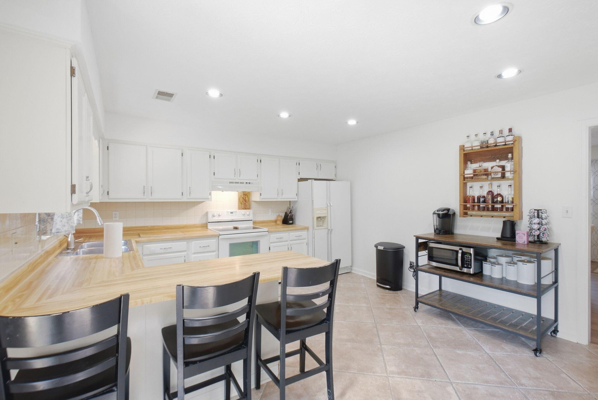 952 Gregory Way Property Photo 8
