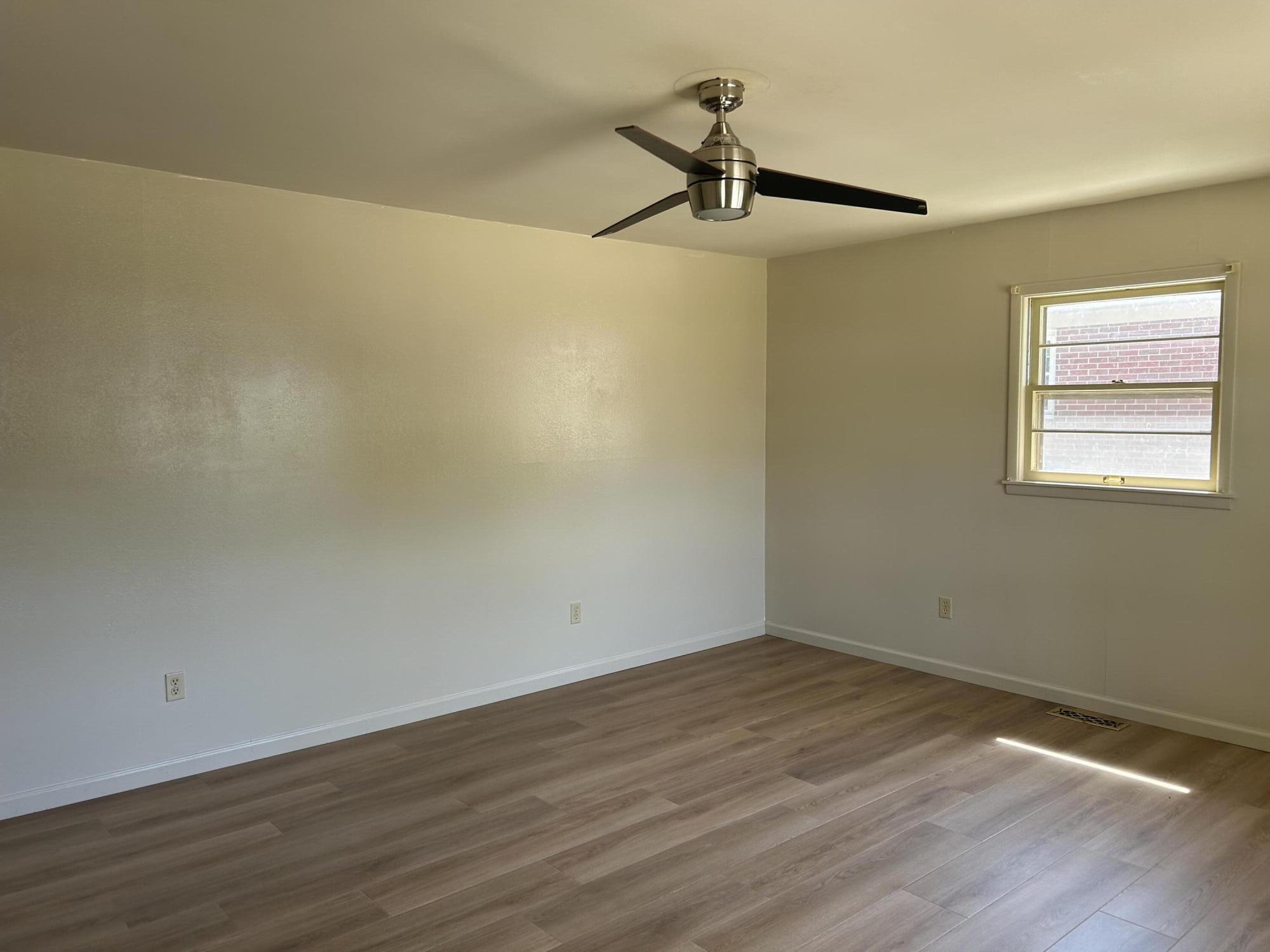 812 Springmont Drive Property Photo 3