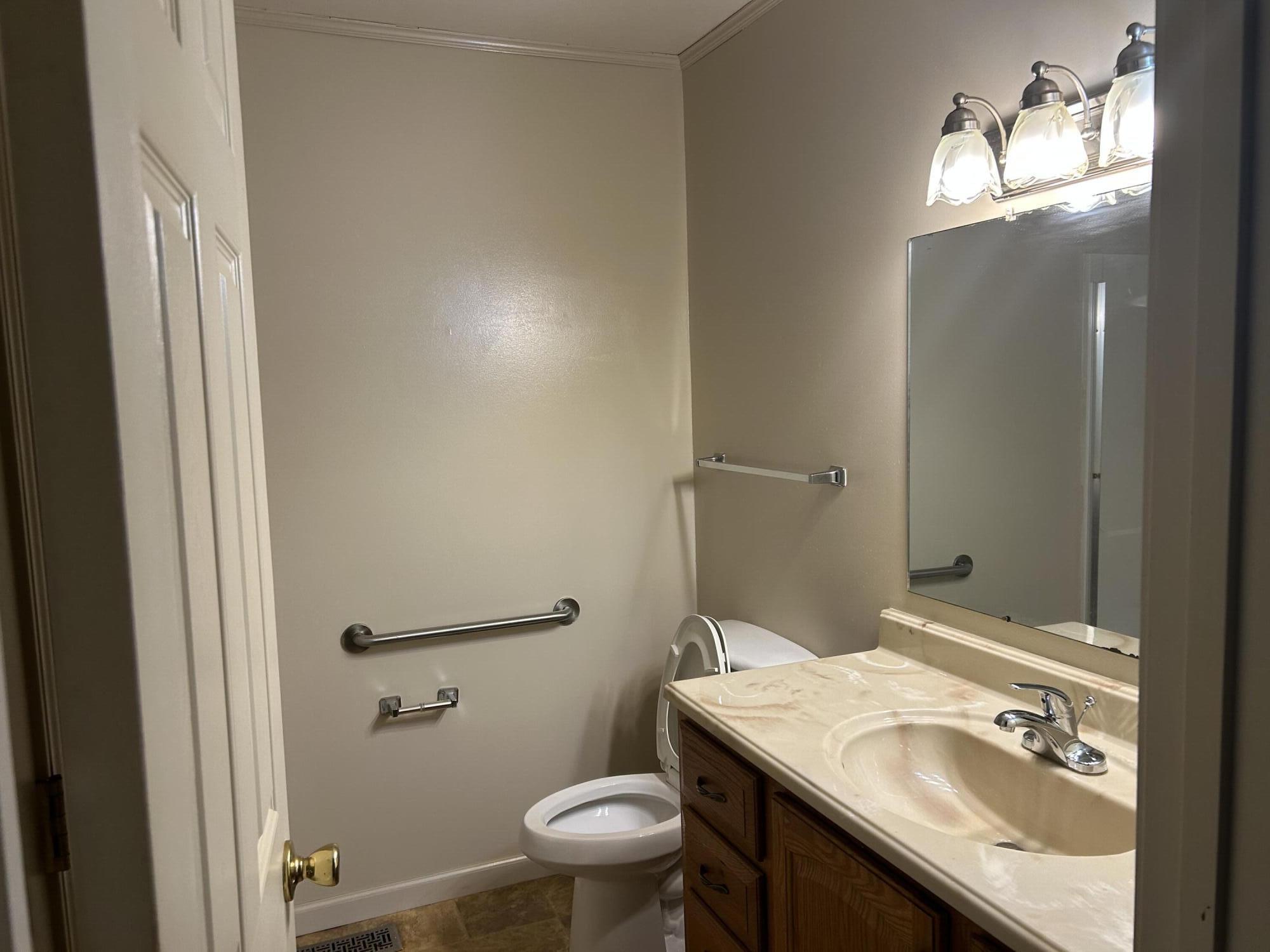 812 Springmont Drive Property Photo 4
