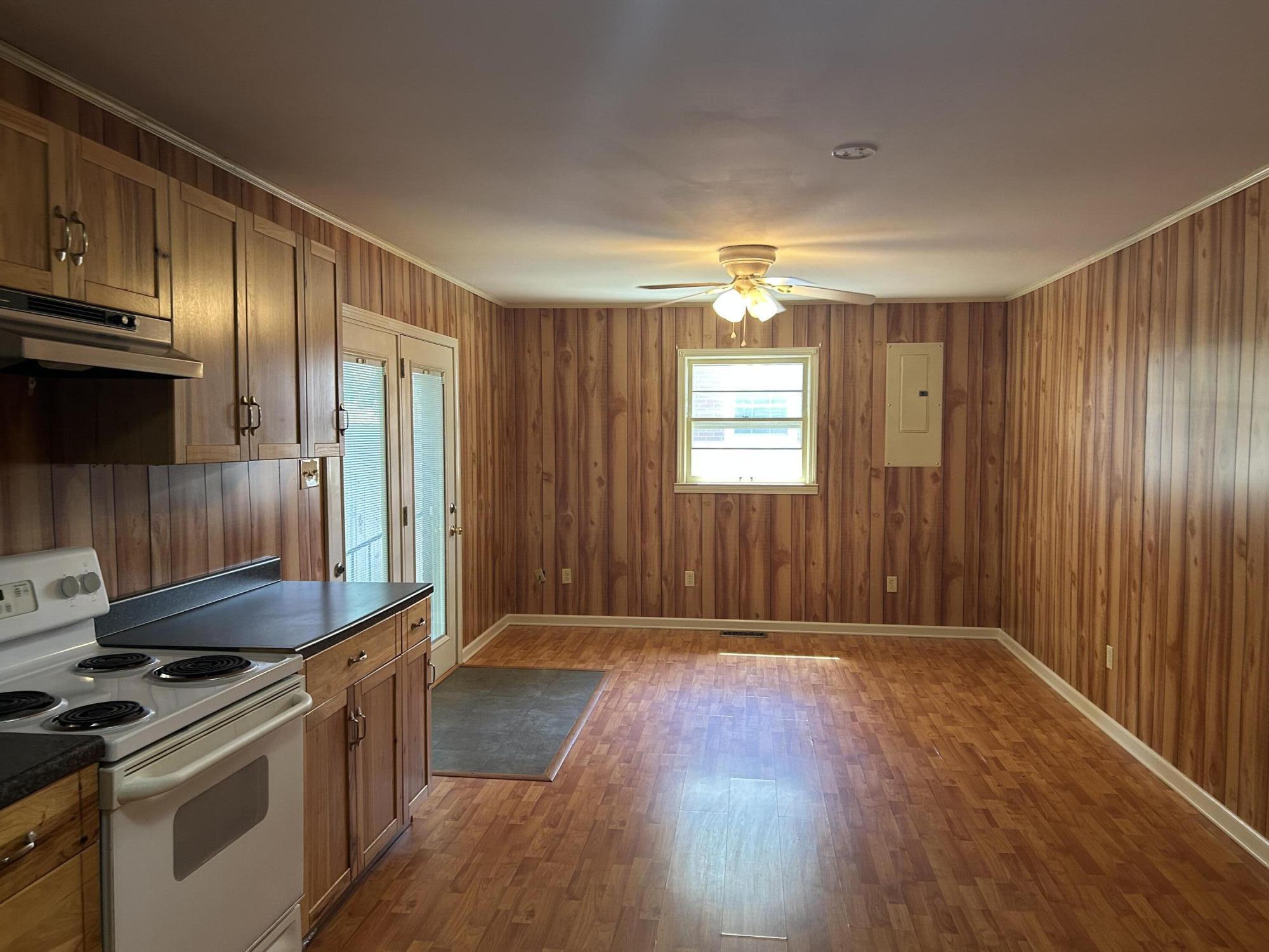 812 Springmont Drive Property Photo 8