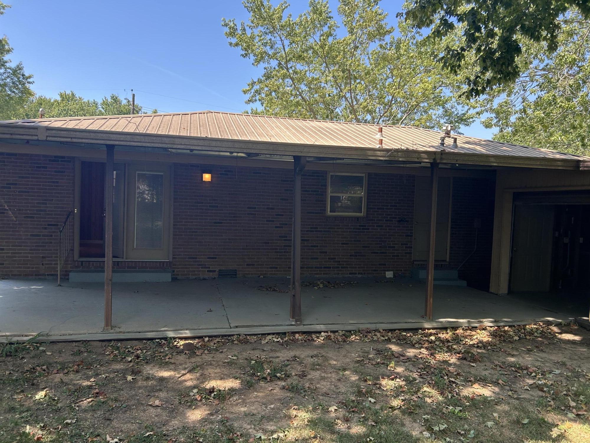 812 Springmont Drive Property Photo 14