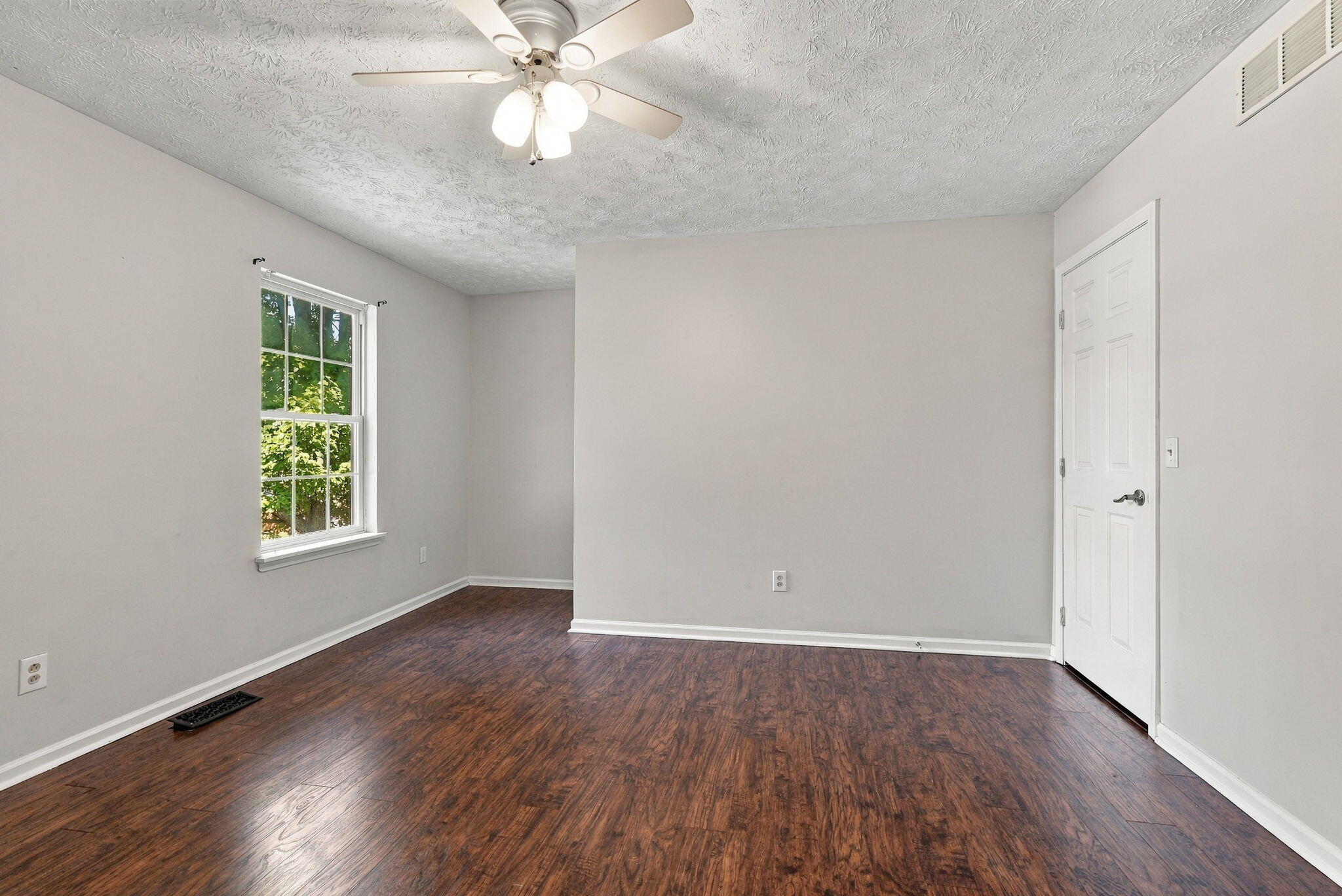 125 Crosskey Road Property Photo 9