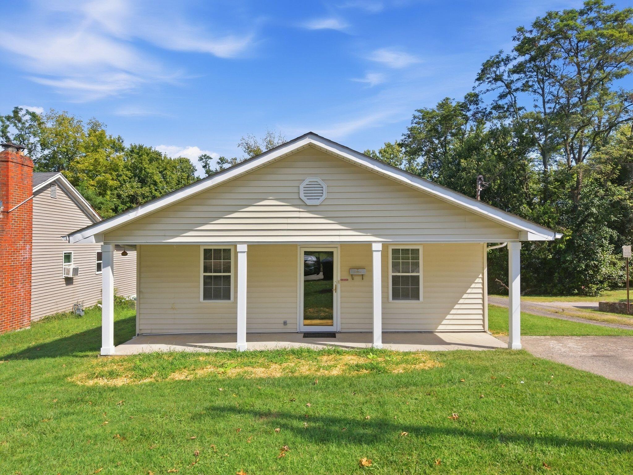 611 College Street Property Photo 1
