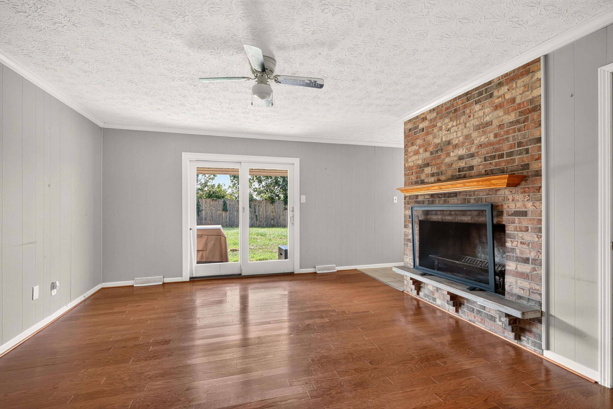 2120 Paige Court Property Photo 9