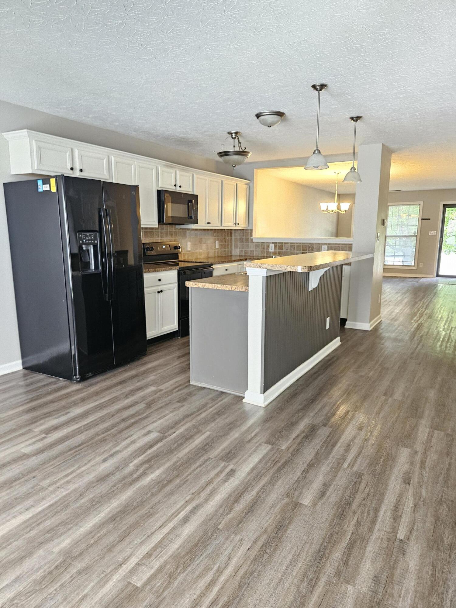 680 Lucille Drive Property Photo 3