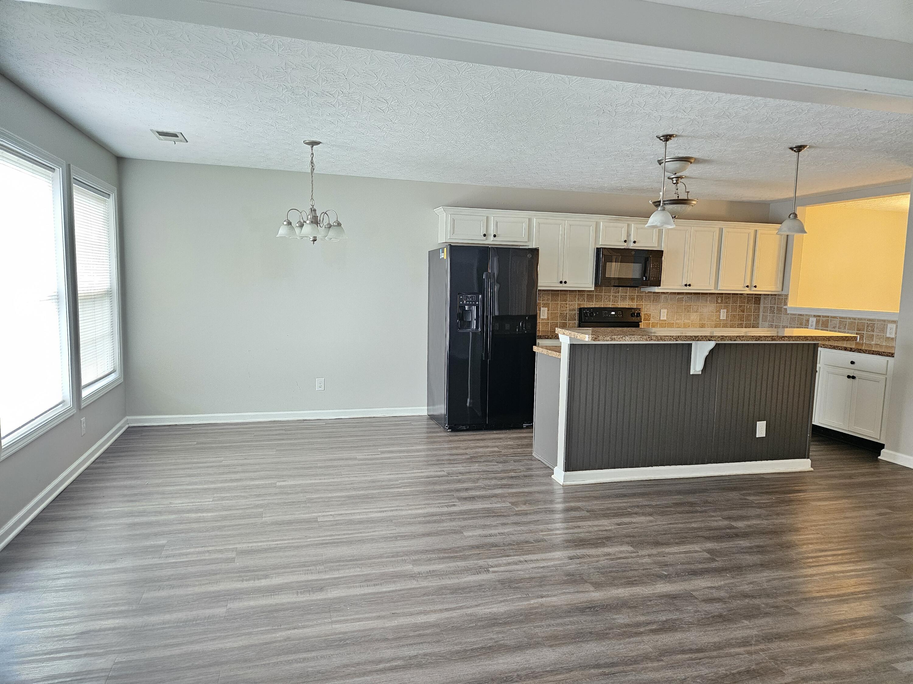 680 Lucille Drive Property Photo 4