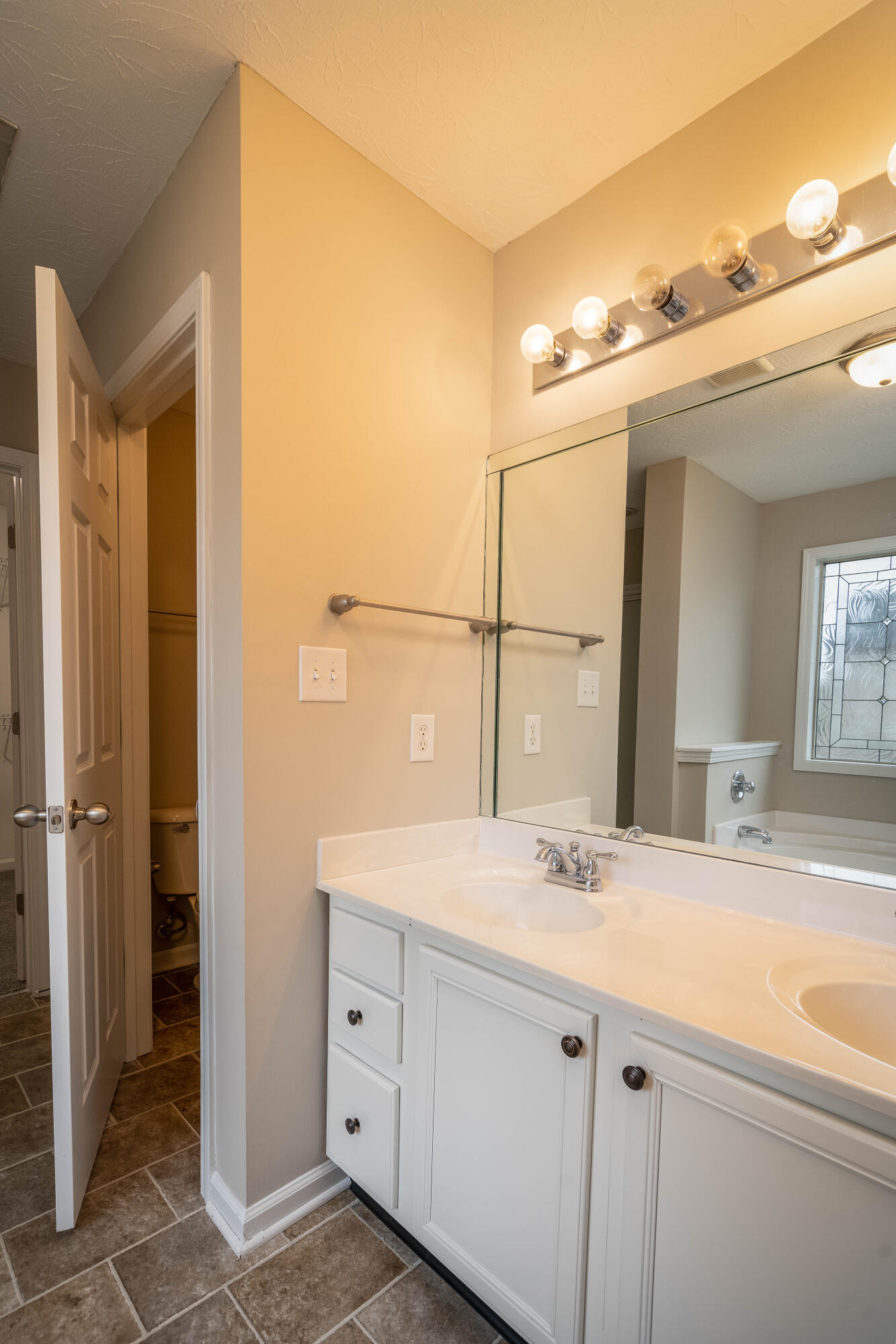 680 Lucille Drive Property Photo 12