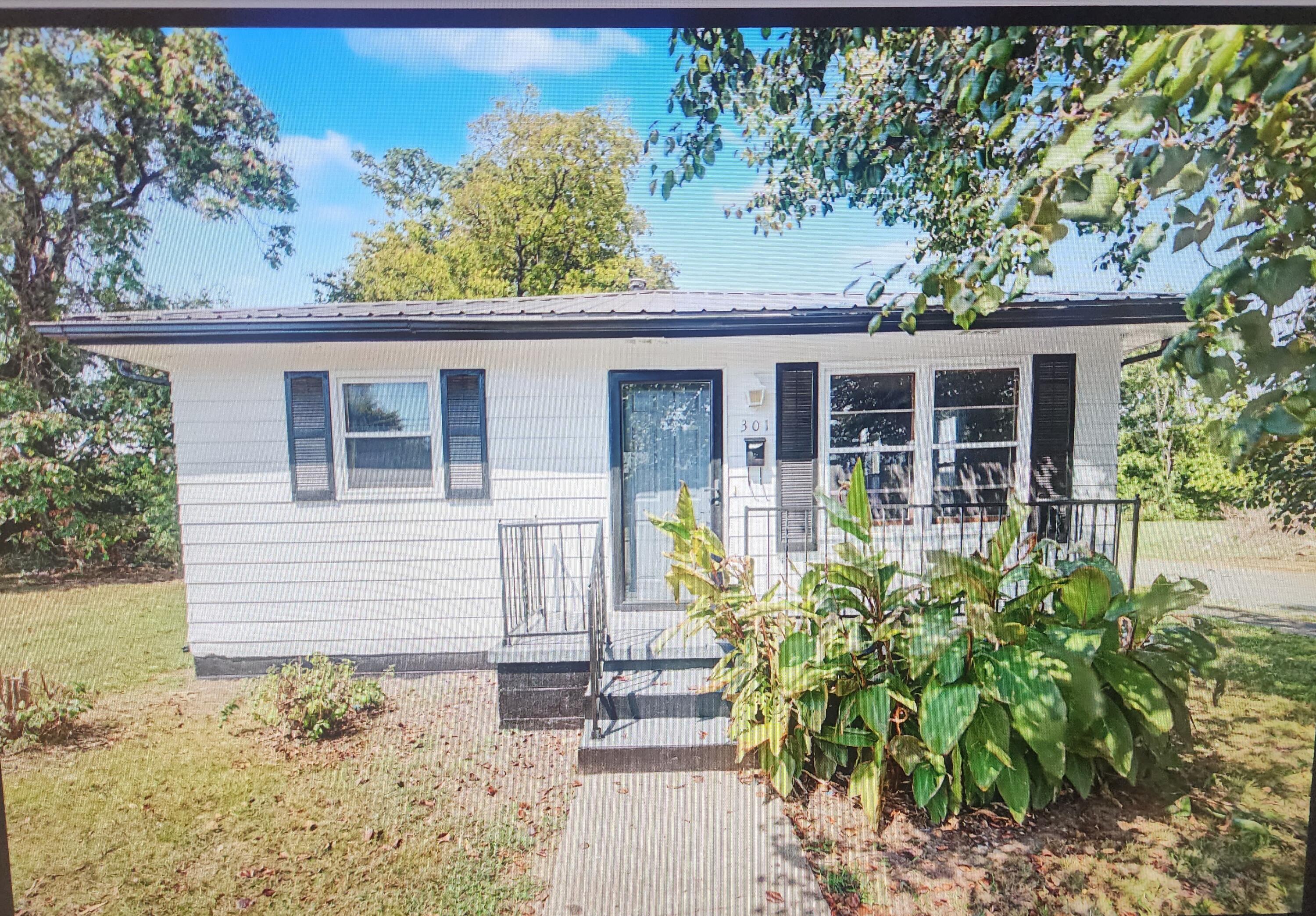 301 S Campbell Street Property Photo 1