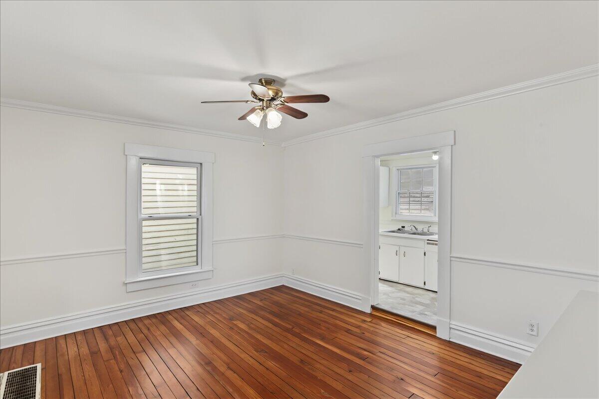 503 W Broadway Street Property Photo 8