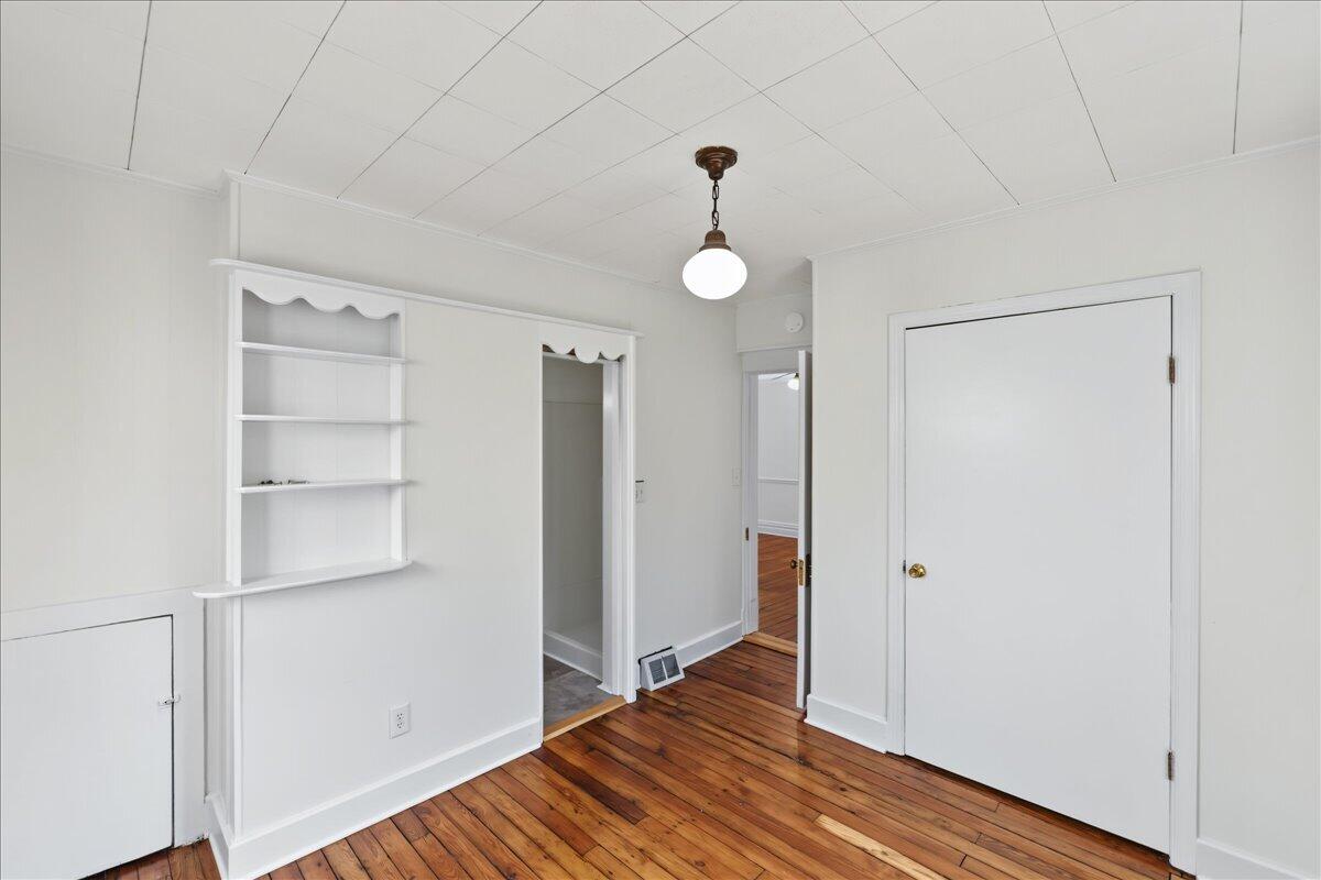 503 W Broadway Street Property Photo 14