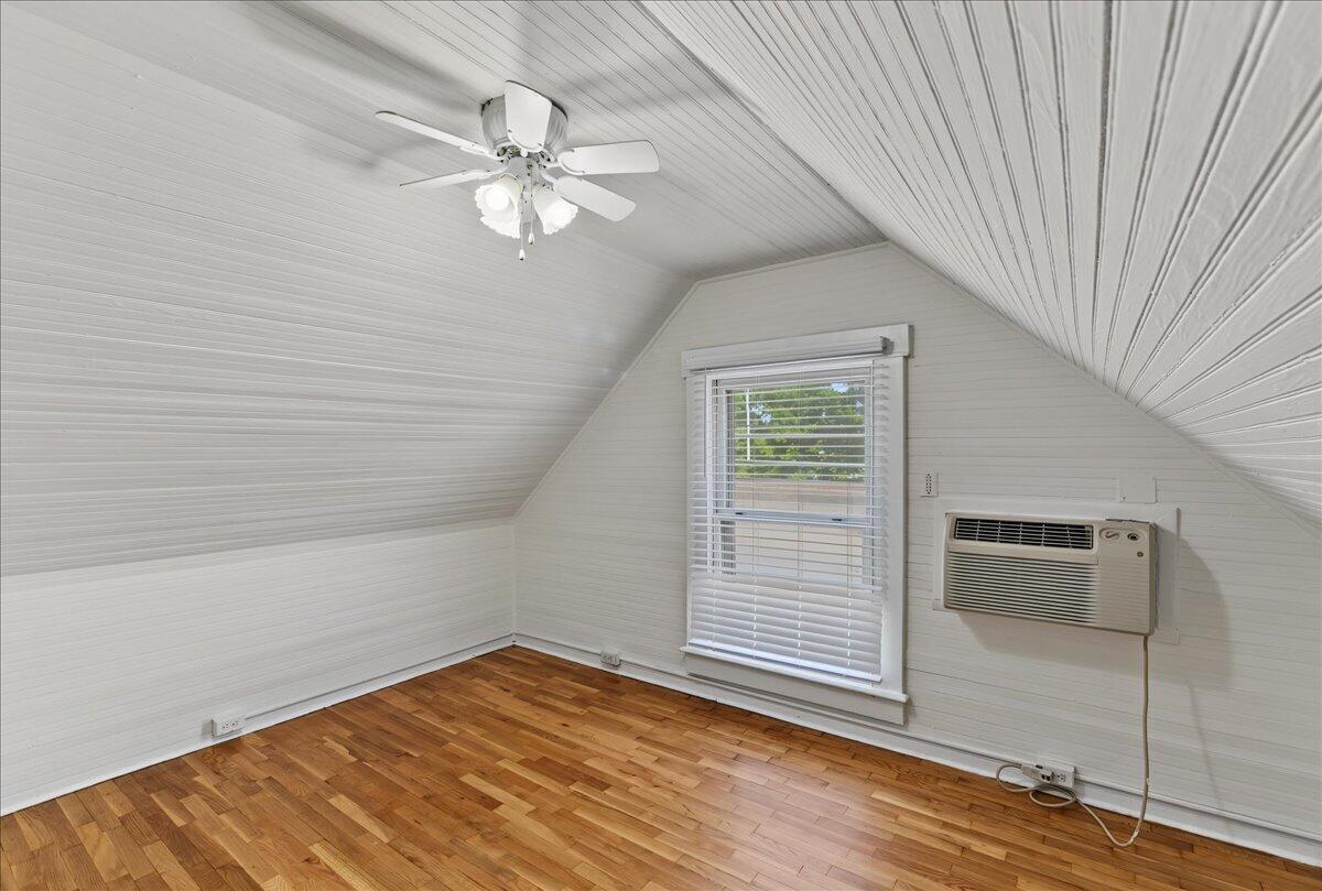 503 W Broadway Street Property Photo 24
