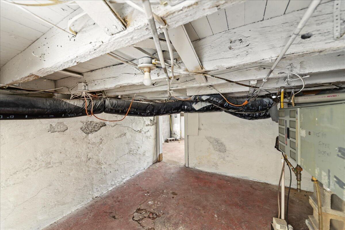 503 W Broadway Street Property Photo 35