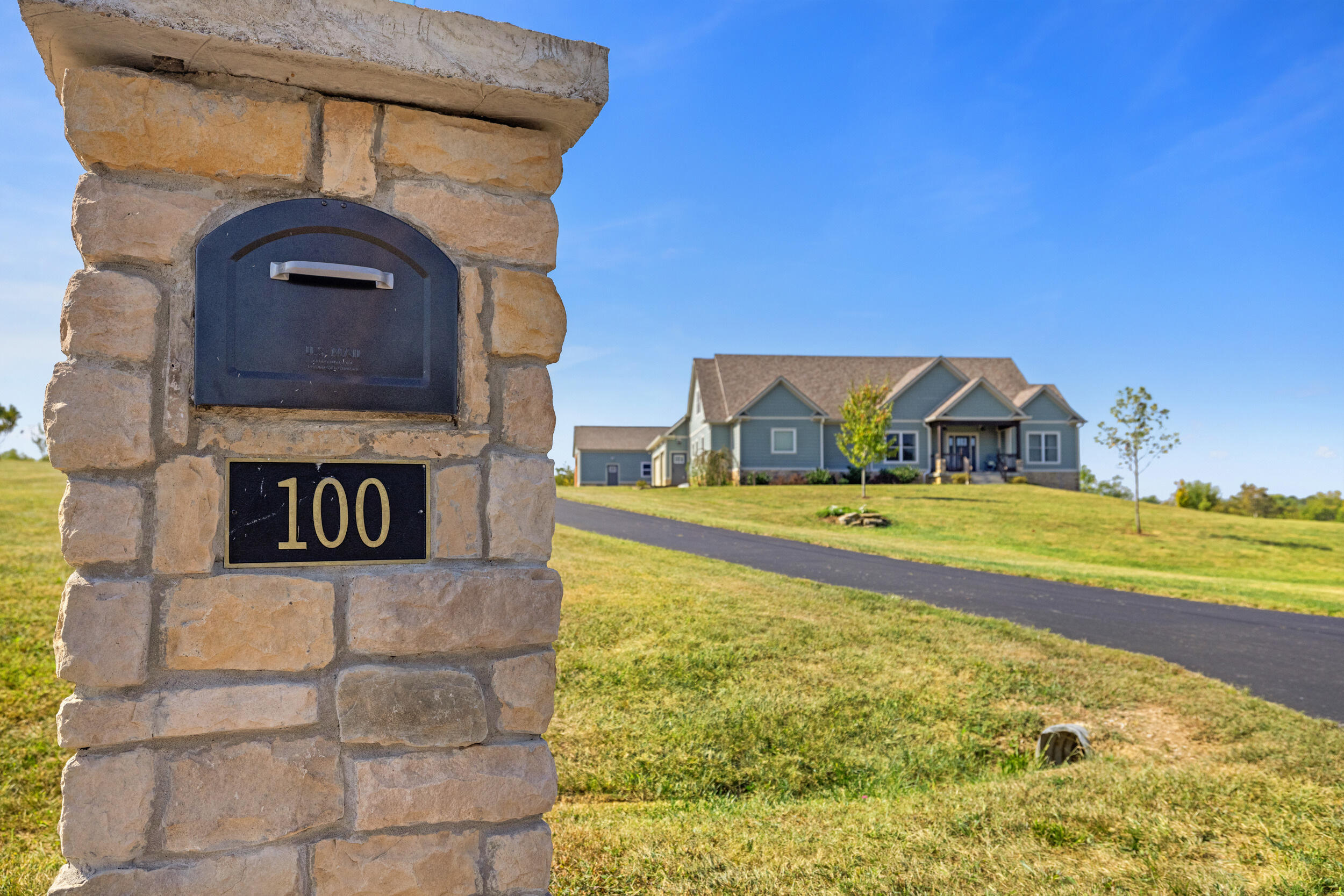 100 Collins Risk Road Property Photo 3