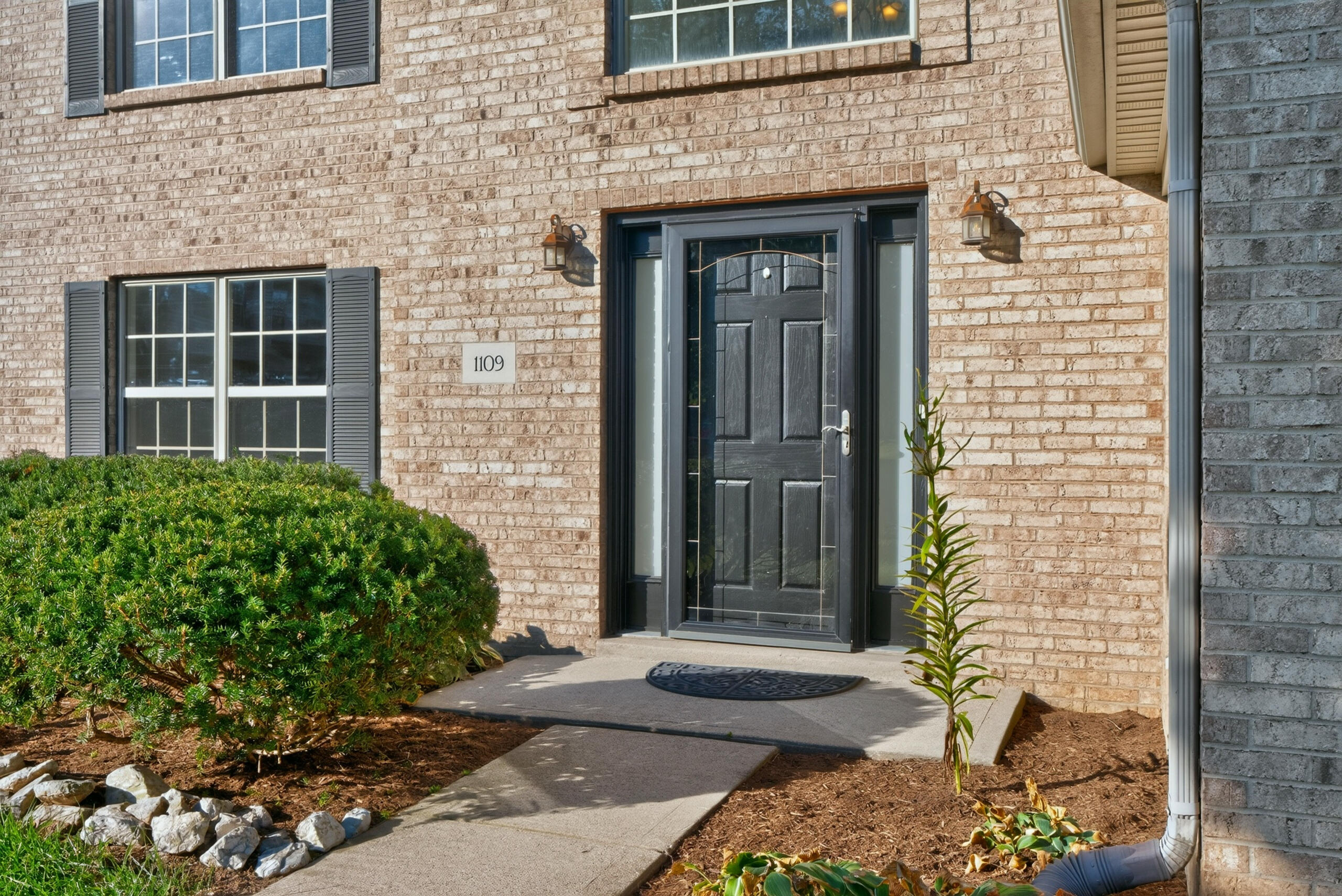 1109 Aldridge Way Property Photo 3