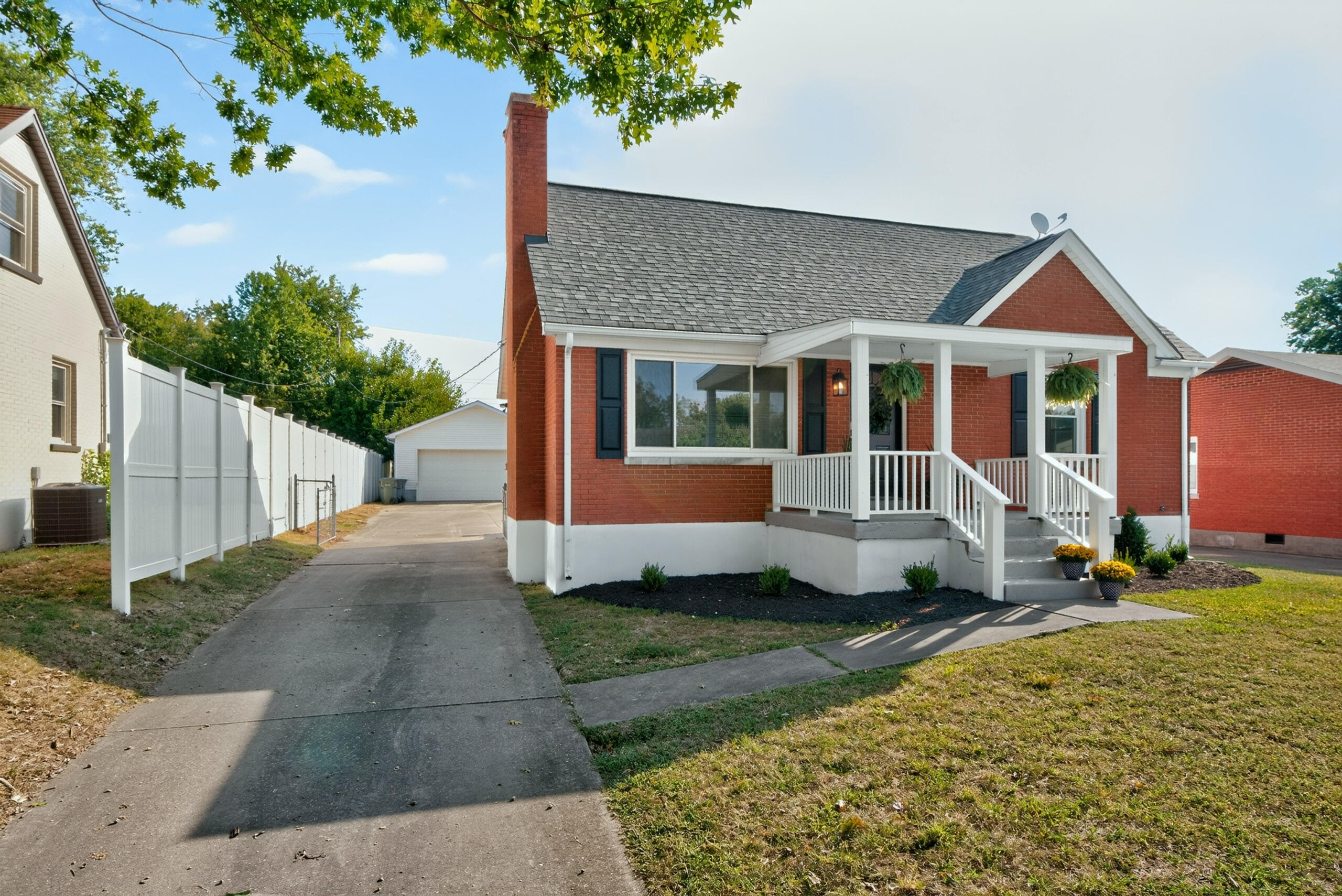 625 St Anthony Drive Property Photo 2