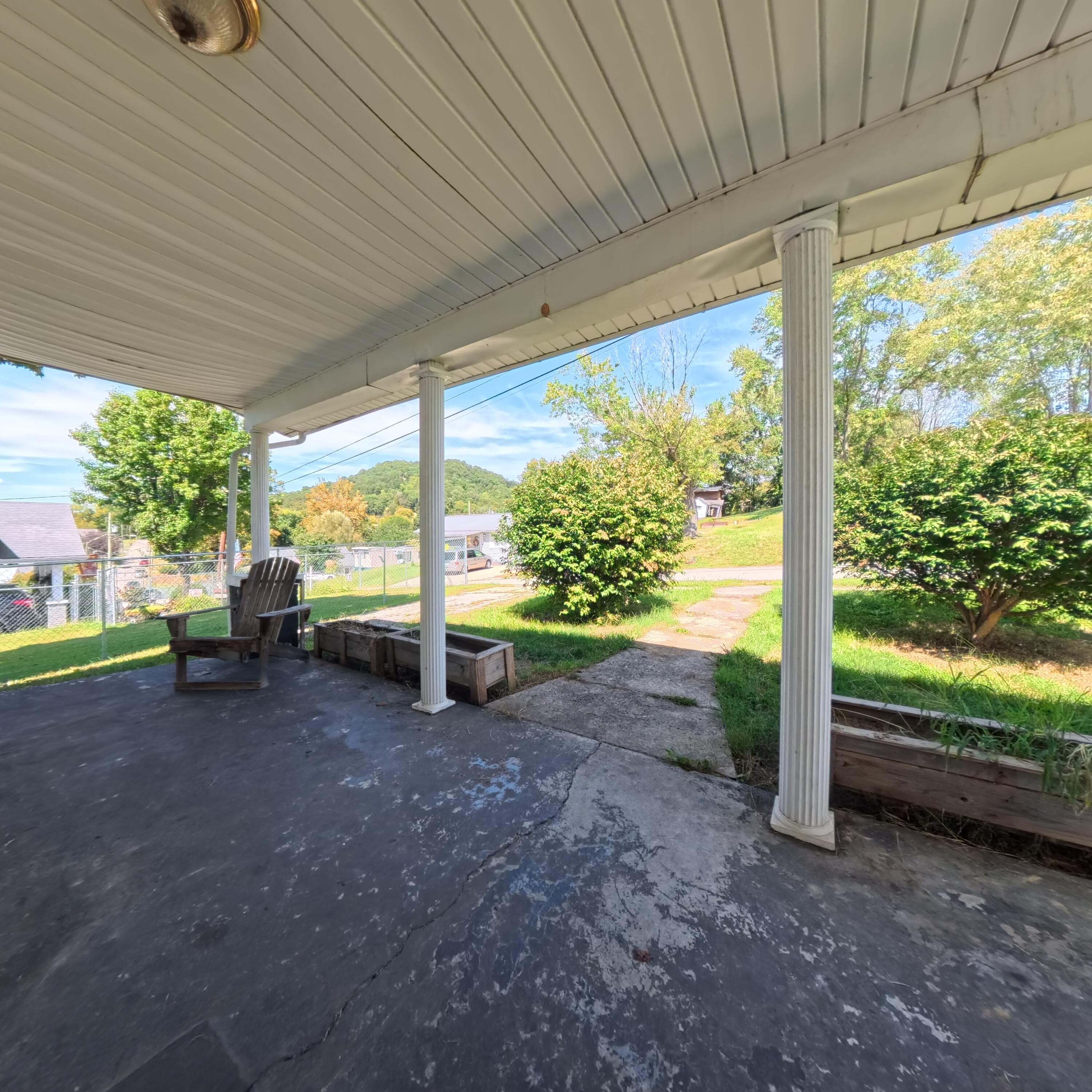 628 Cantrill Street Property Photo 4