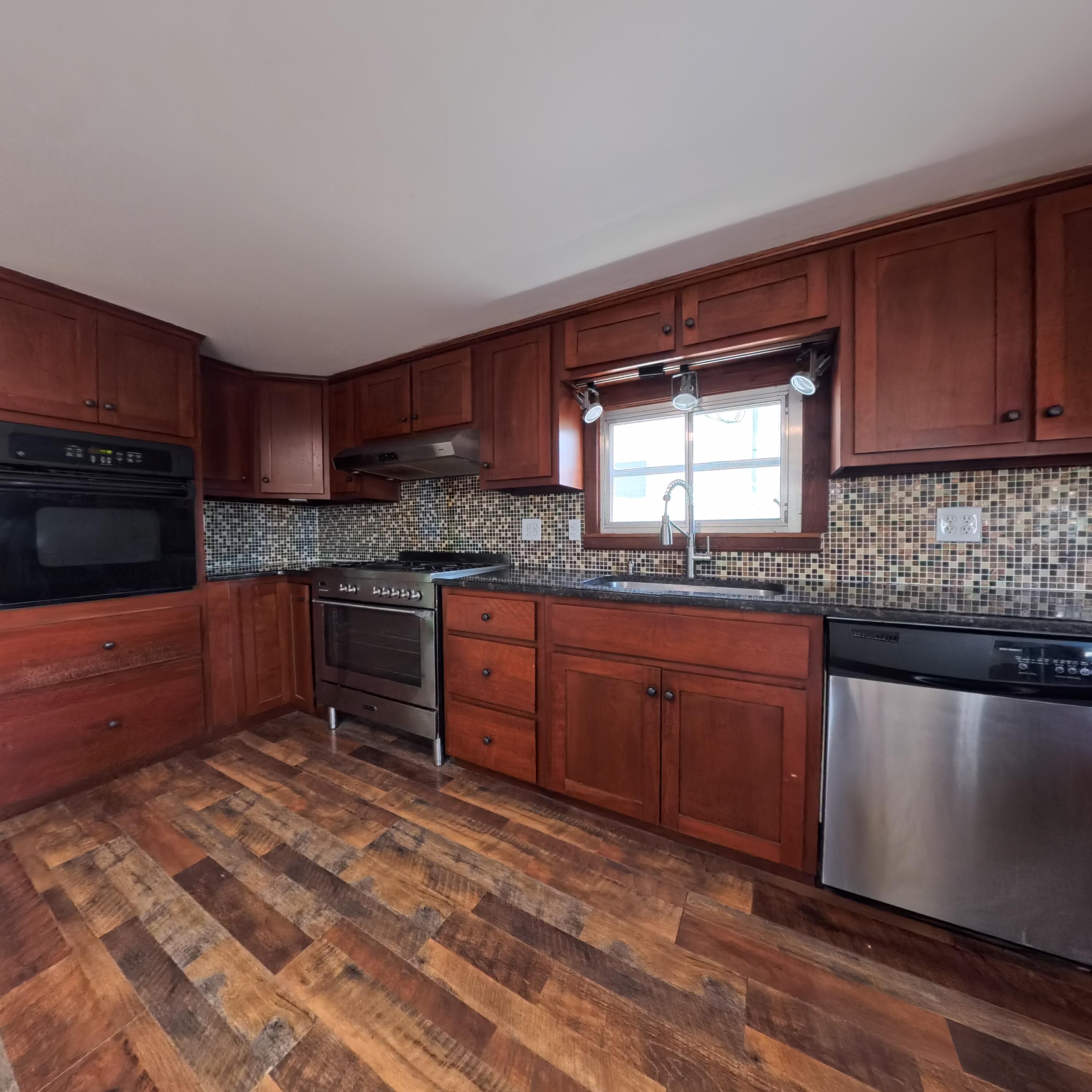 628 Cantrill Street Property Photo 7