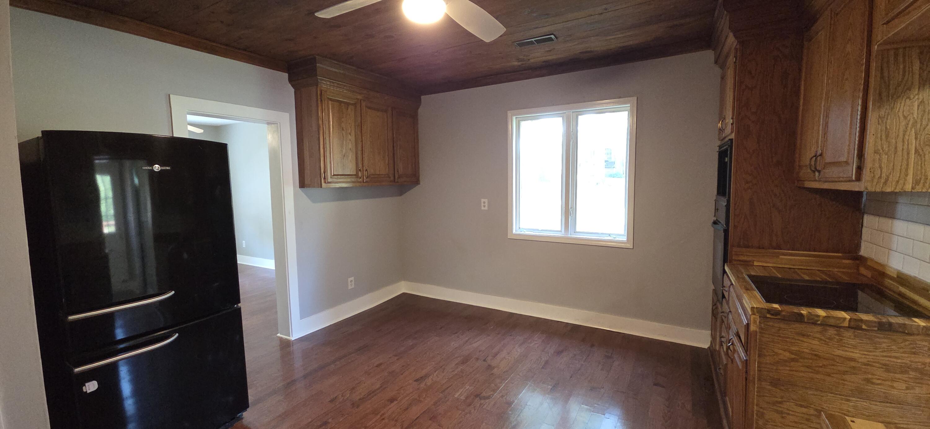 4535 Hendron Road Property Photo 6