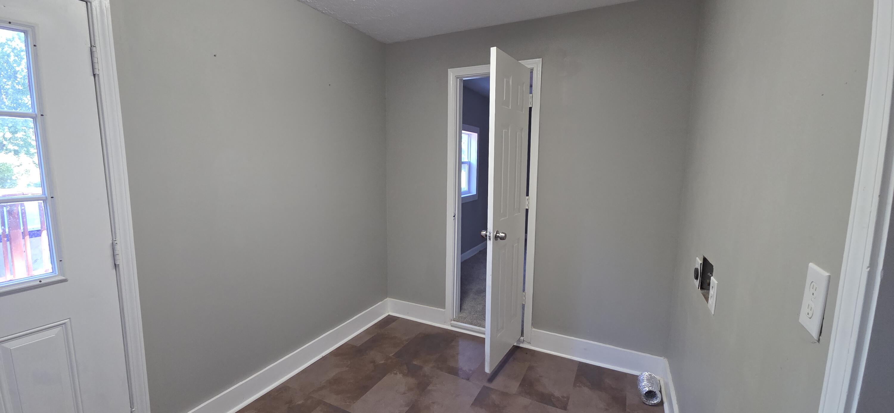 4535 Hendron Road Property Photo 7