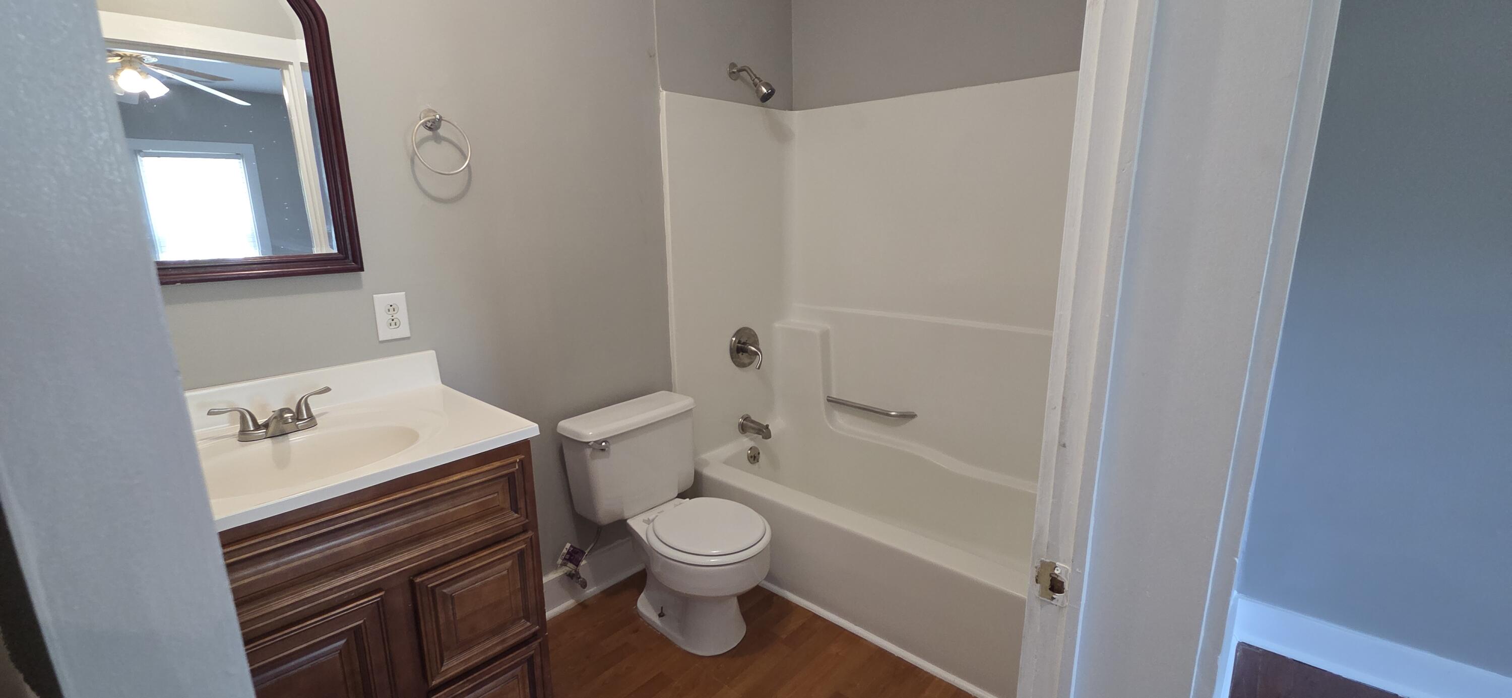 4535 Hendron Road Property Photo 12