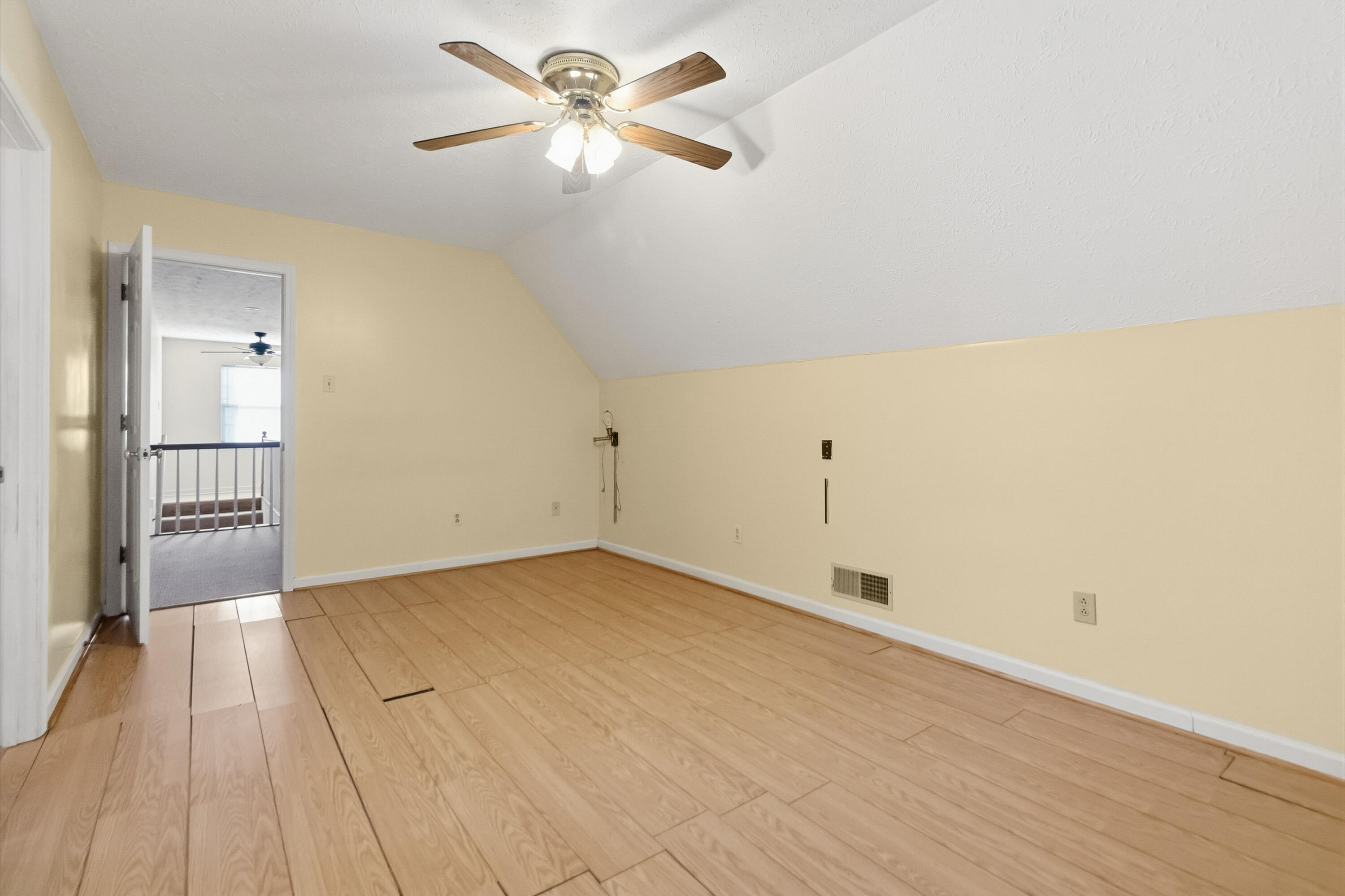 1708 Houndstooth Glen Property Photo 24