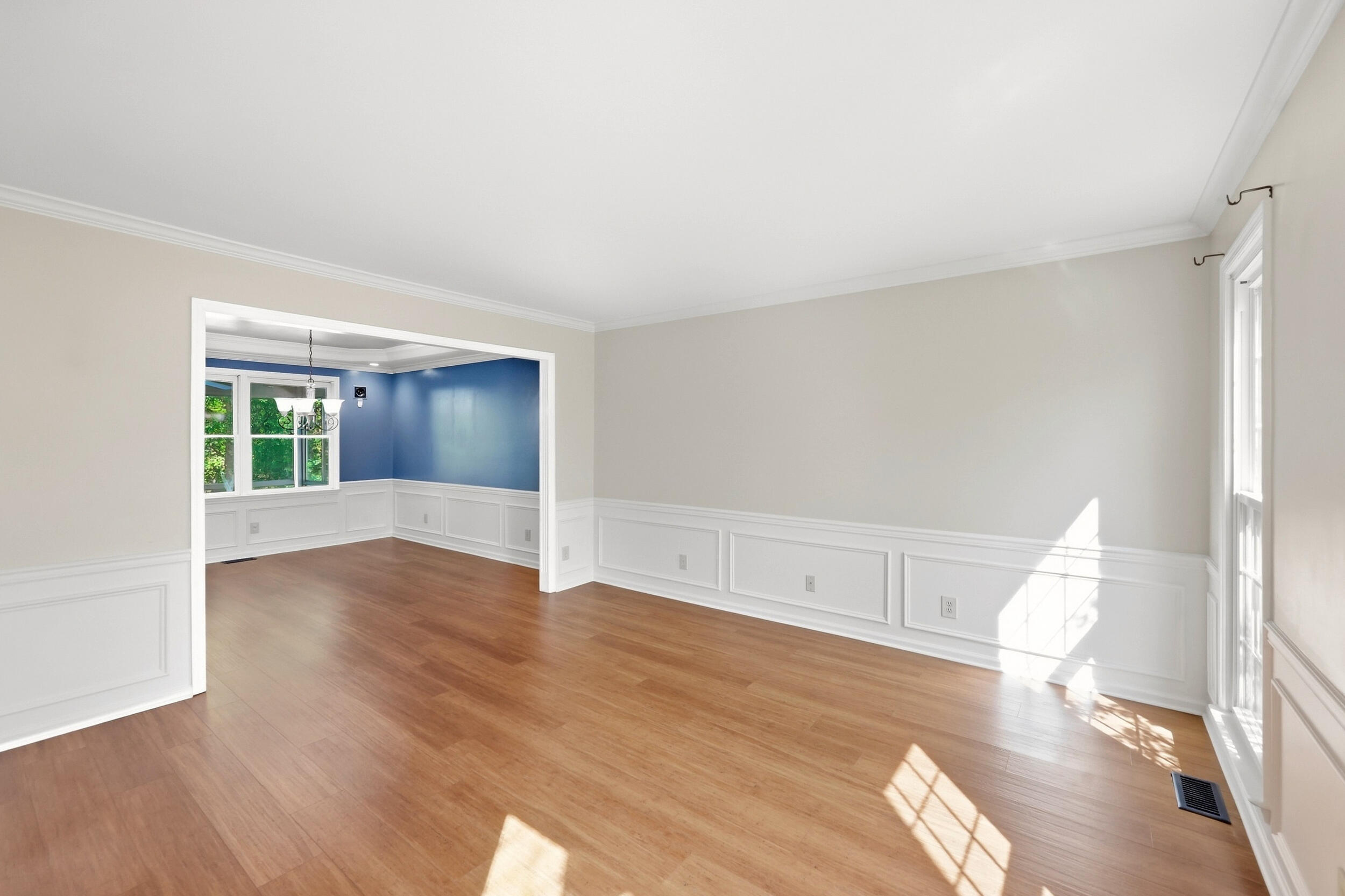 3889 Barnard Drive Property Photo 7