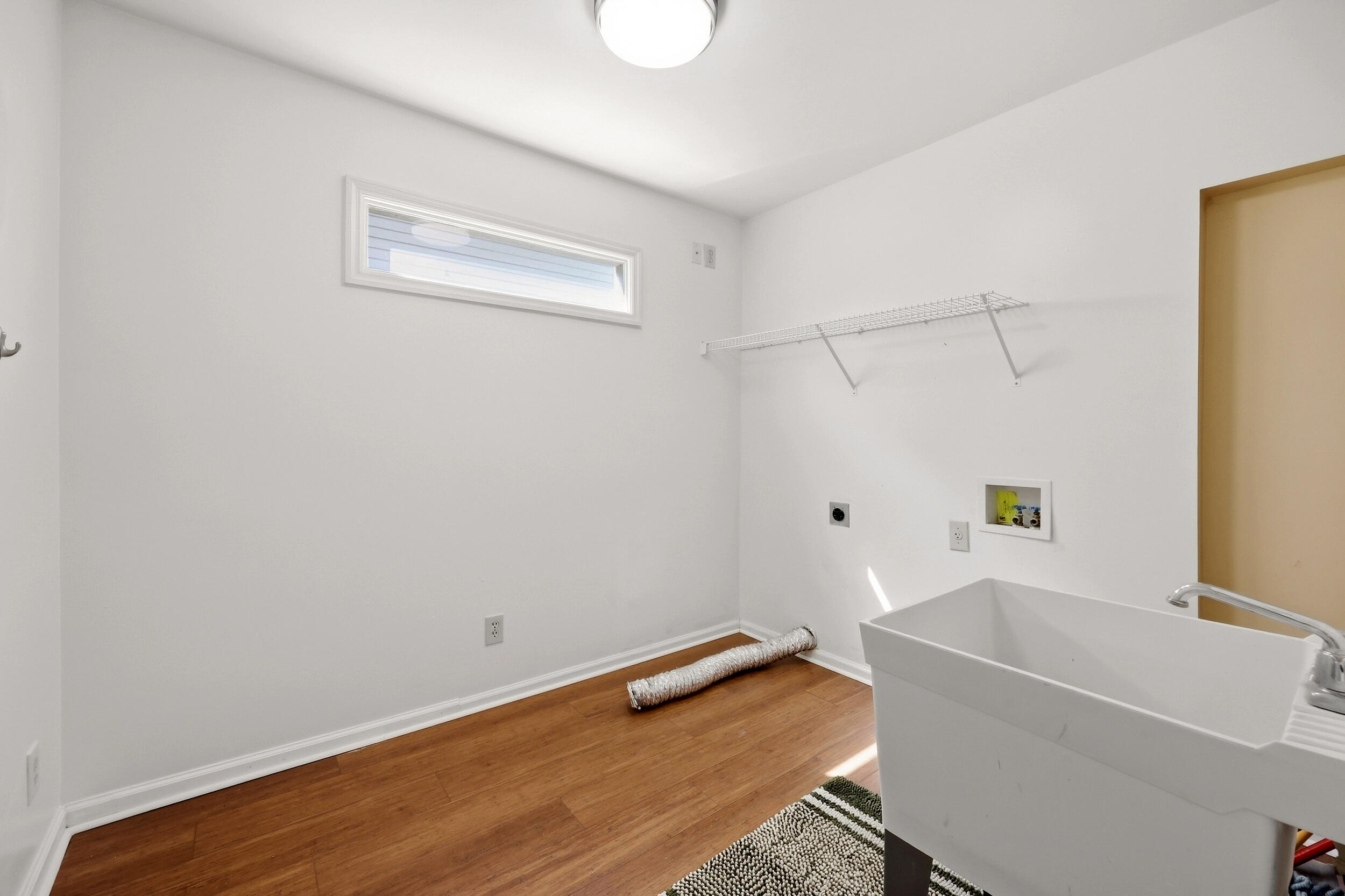 3889 Barnard Drive Property Photo 11