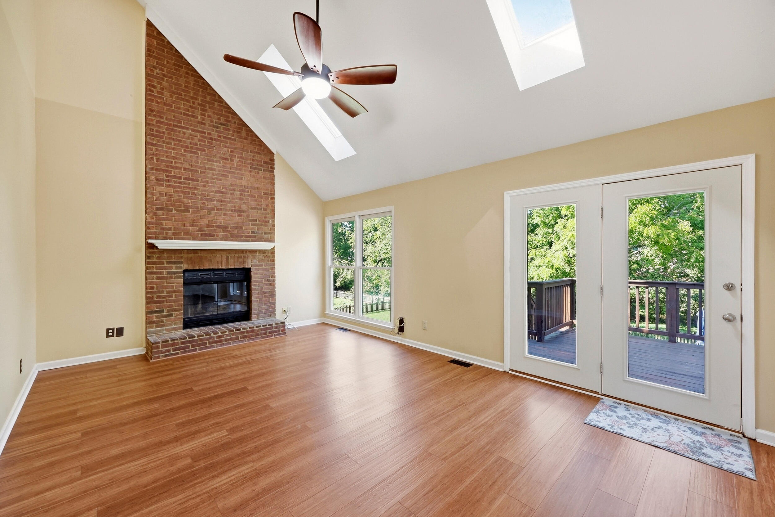 3889 Barnard Drive Property Photo 12