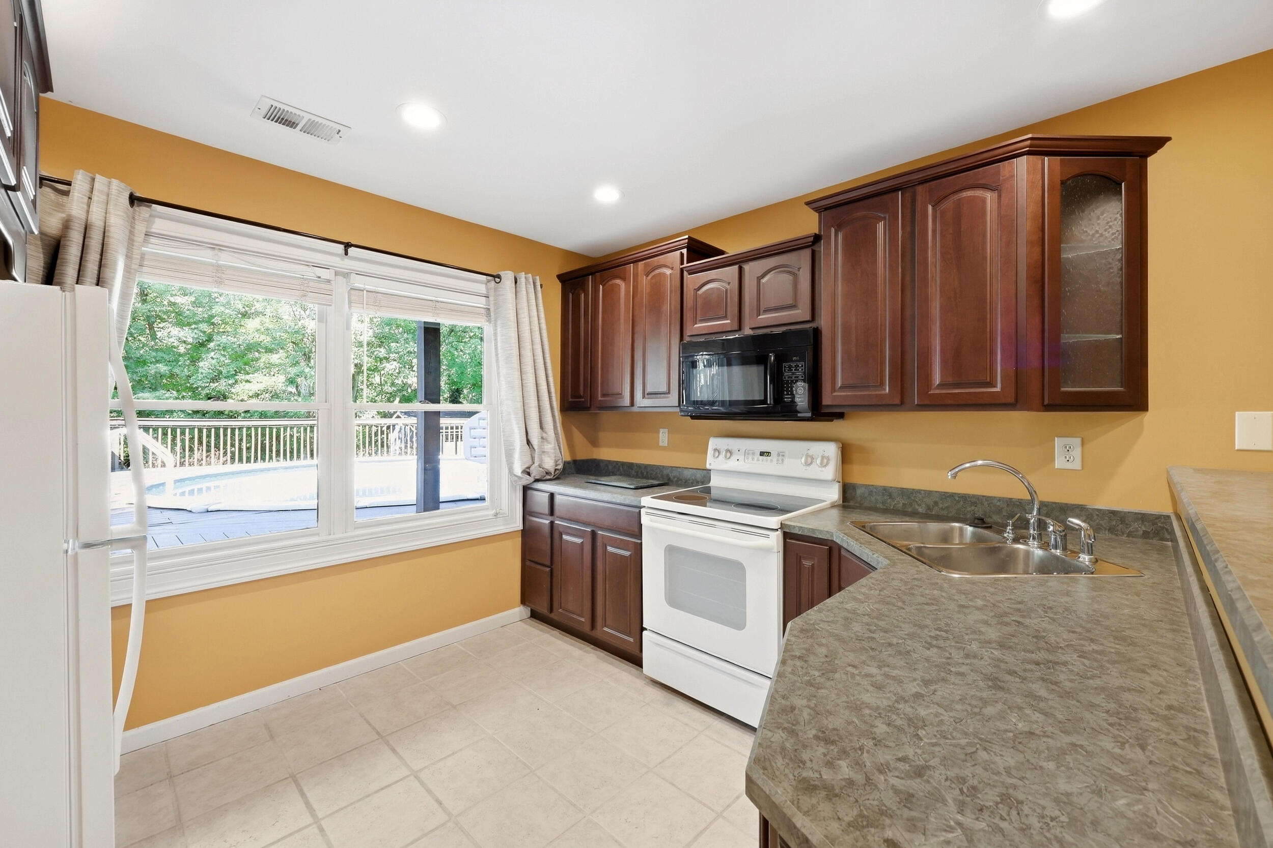 3889 Barnard Drive Property Photo 37