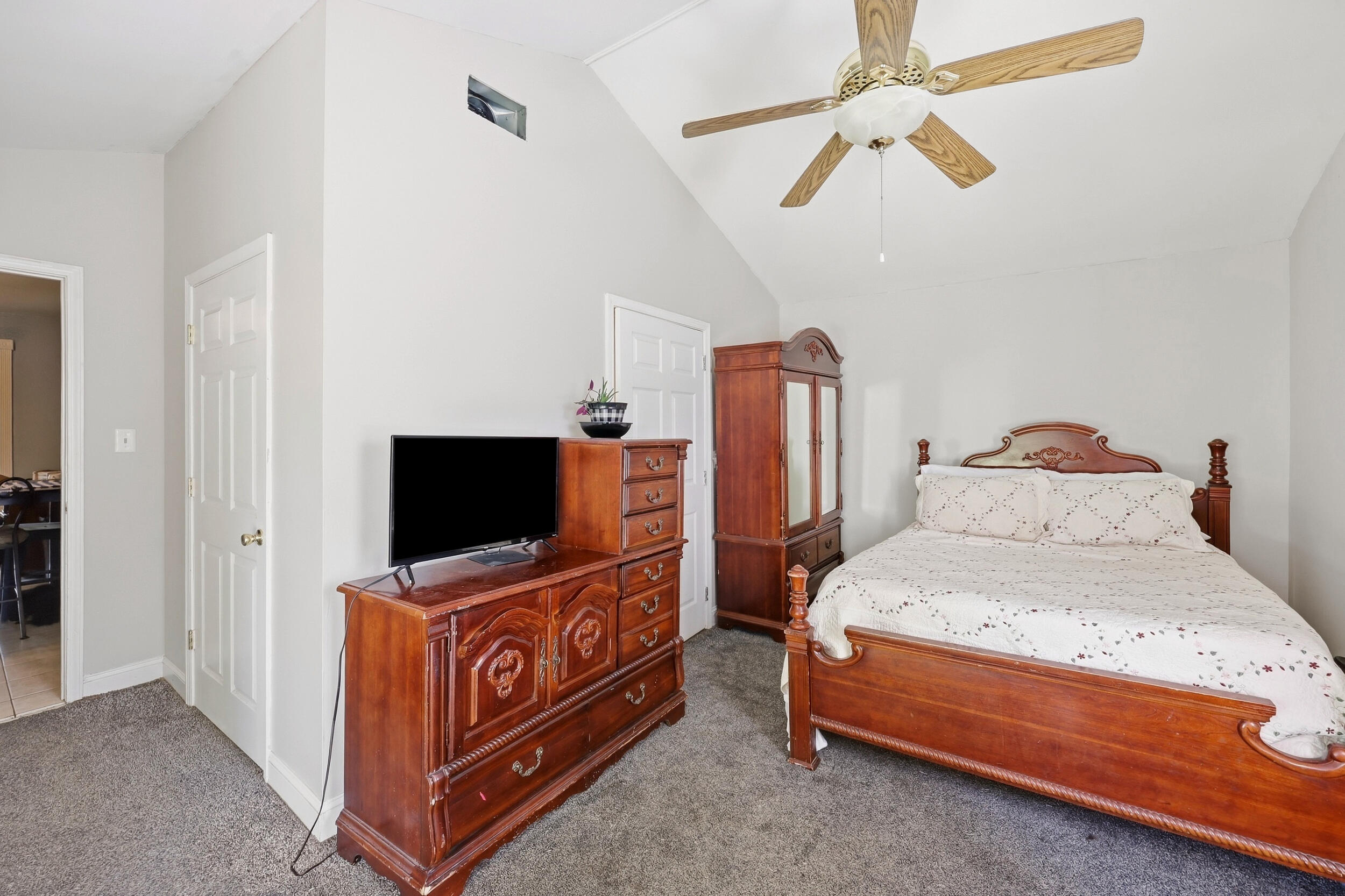 402 Elm Street Property Photo 12