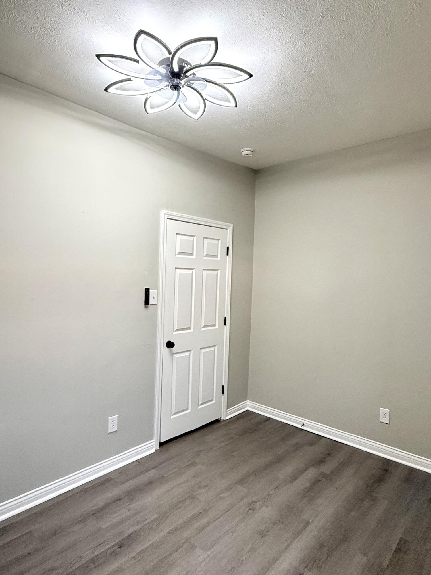 186 Eddie Street Property Photo 9