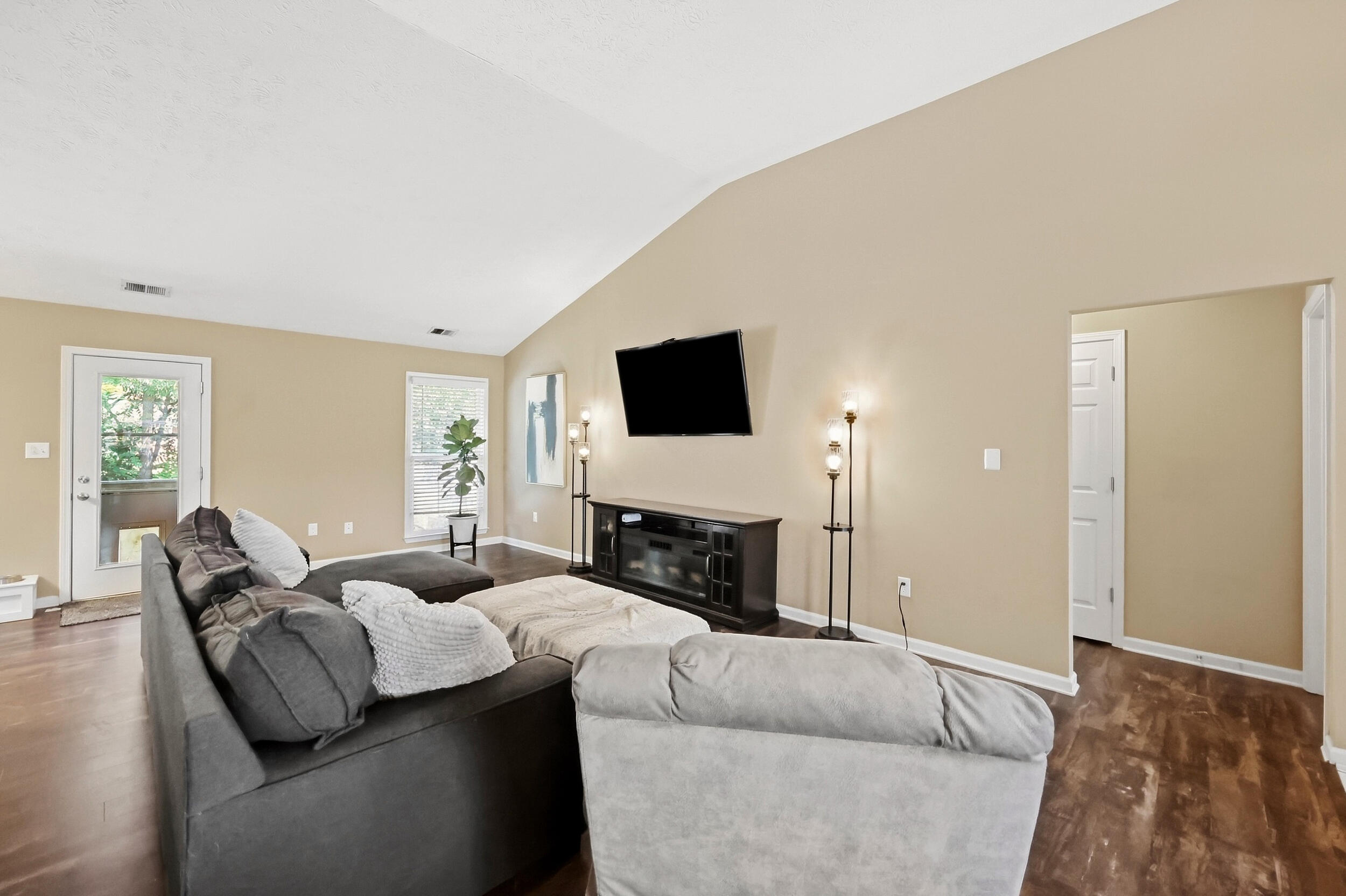 136 Hawthorne Drive Property Photo 10
