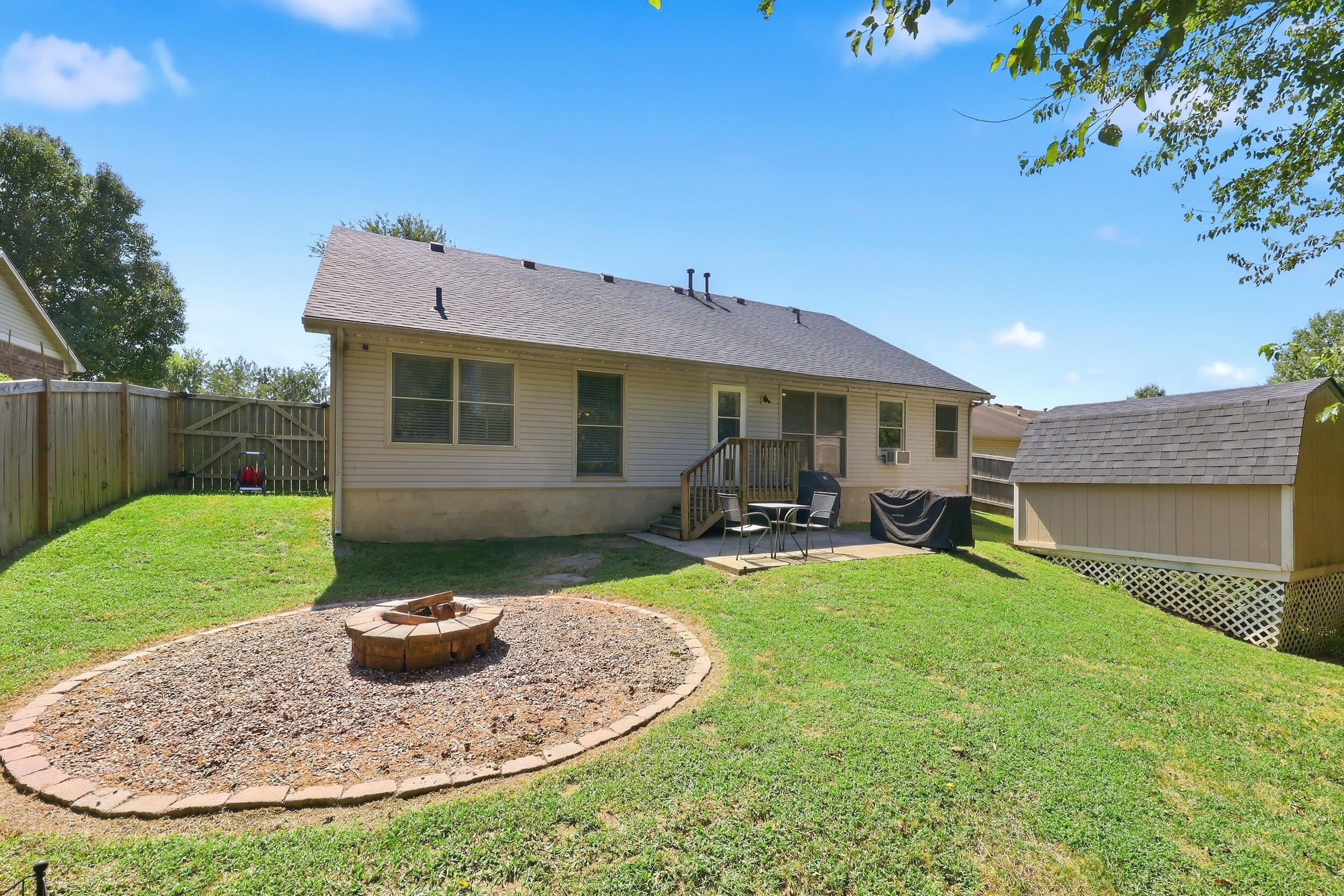 136 Hawthorne Drive Property Photo 33