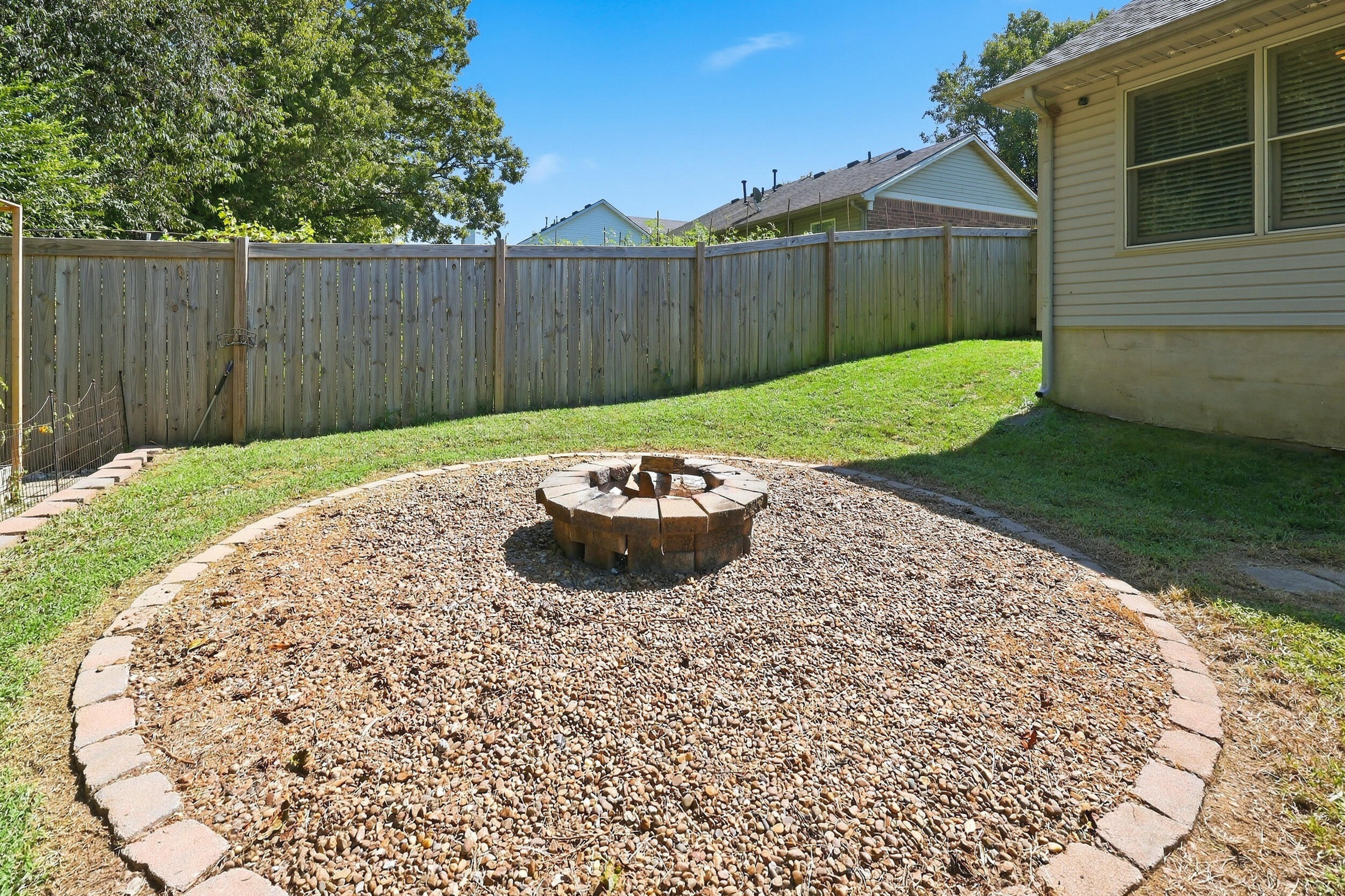 136 Hawthorne Drive Property Photo 35