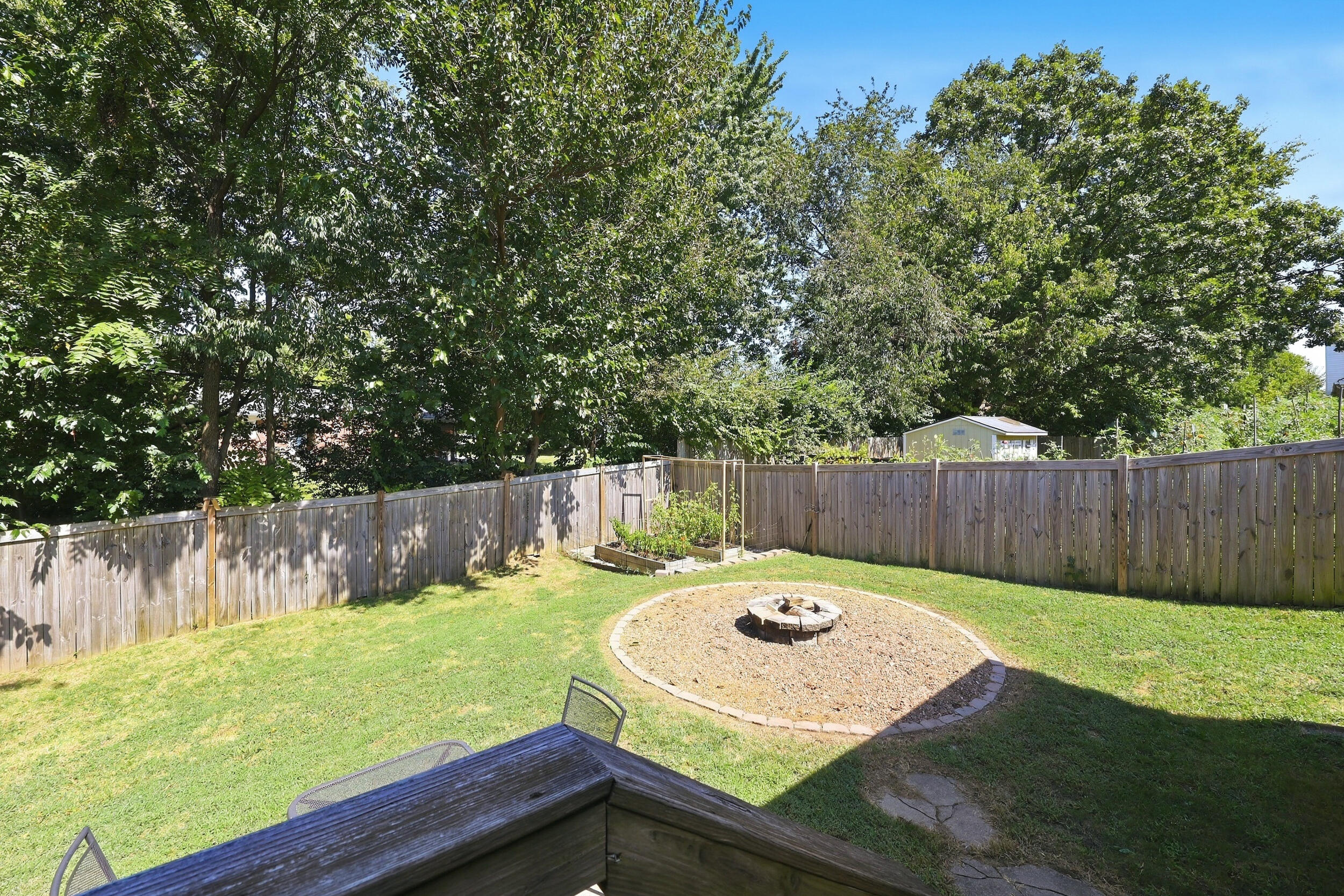136 Hawthorne Drive Property Photo 39
