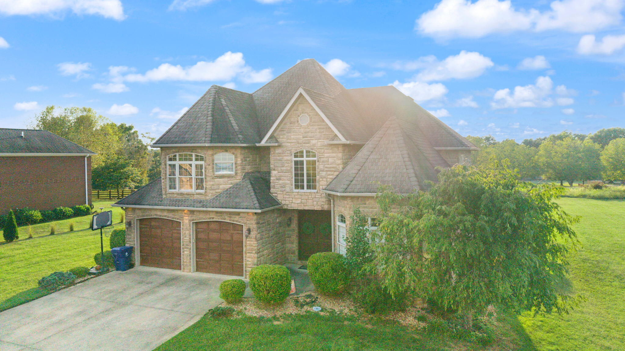 765 White Tail Run Property Photo 3