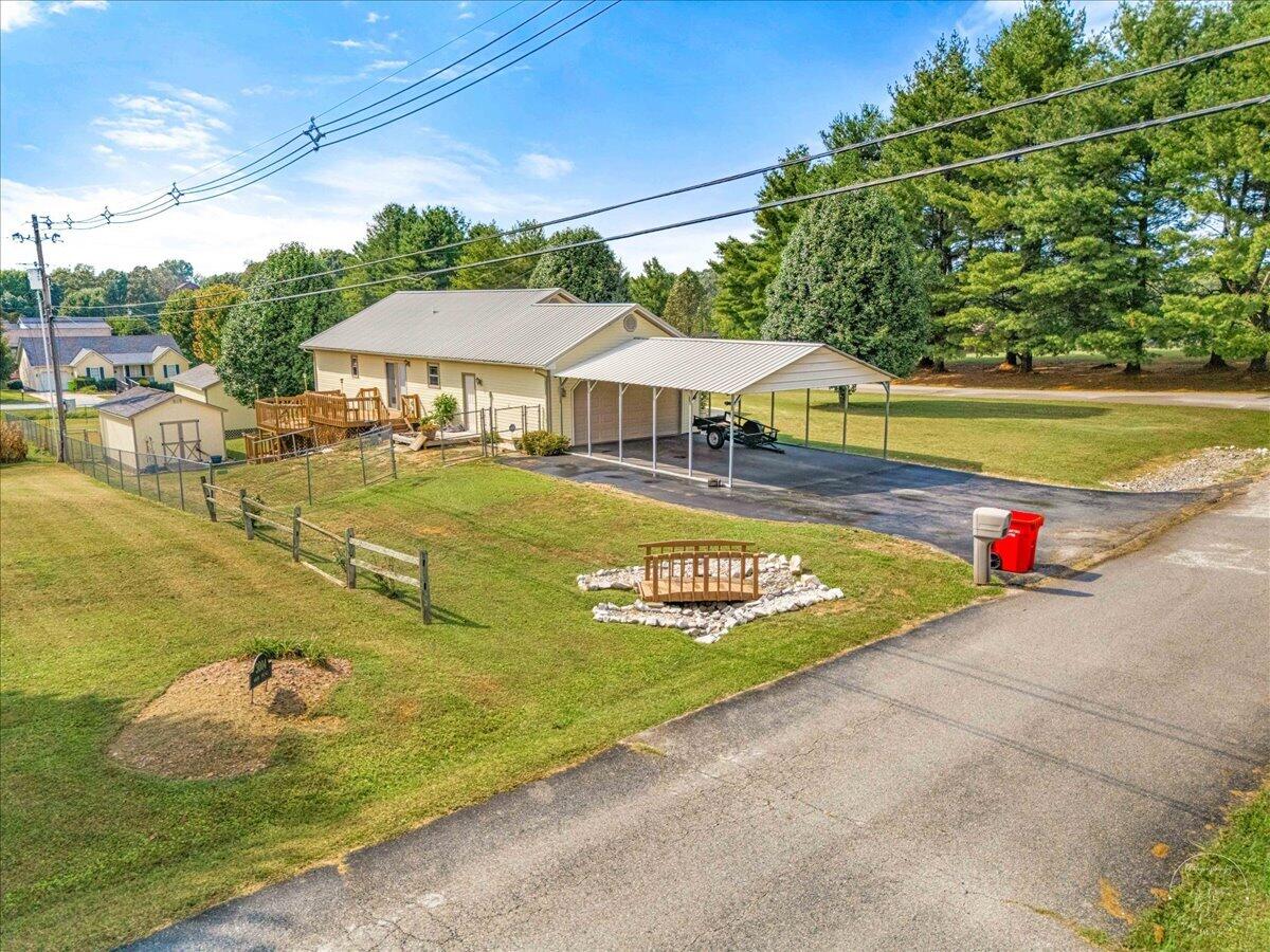 3000 Warm Springs Drive Property Photo 3