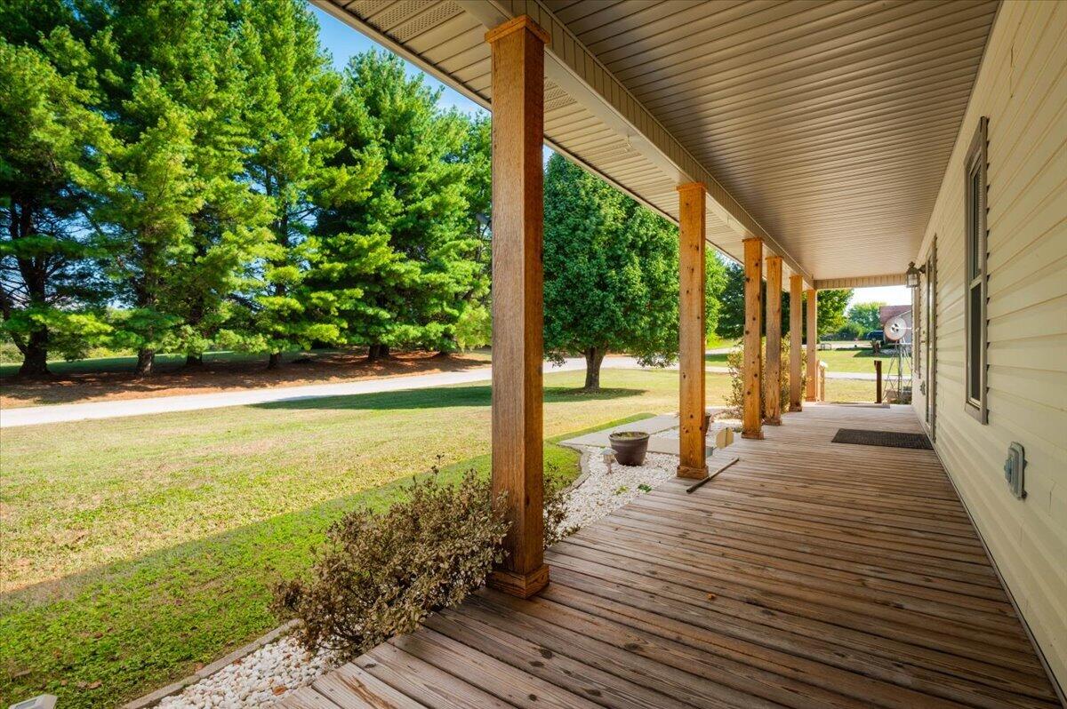 3000 Warm Springs Drive Property Photo 5