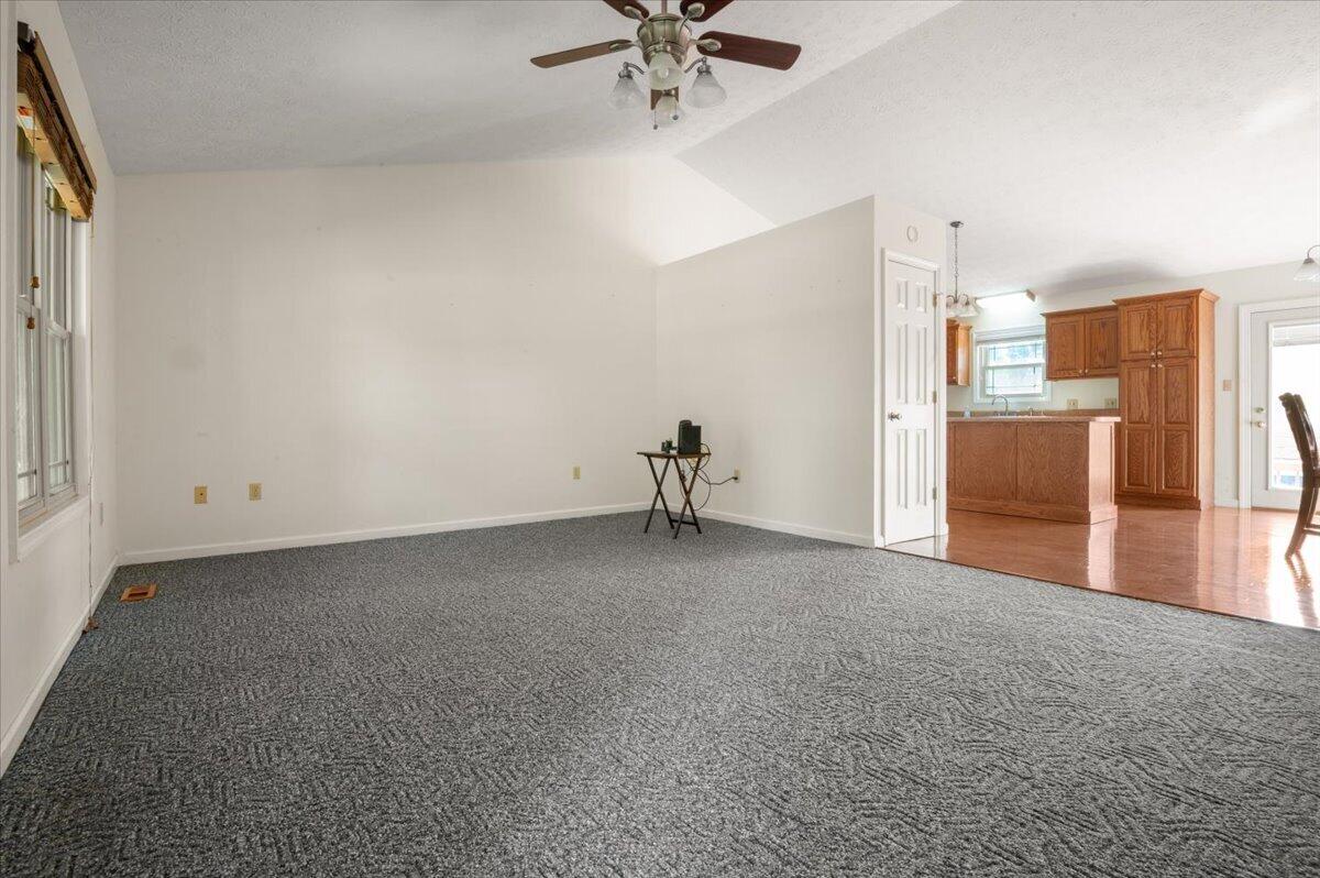 3000 Warm Springs Drive Property Photo 7
