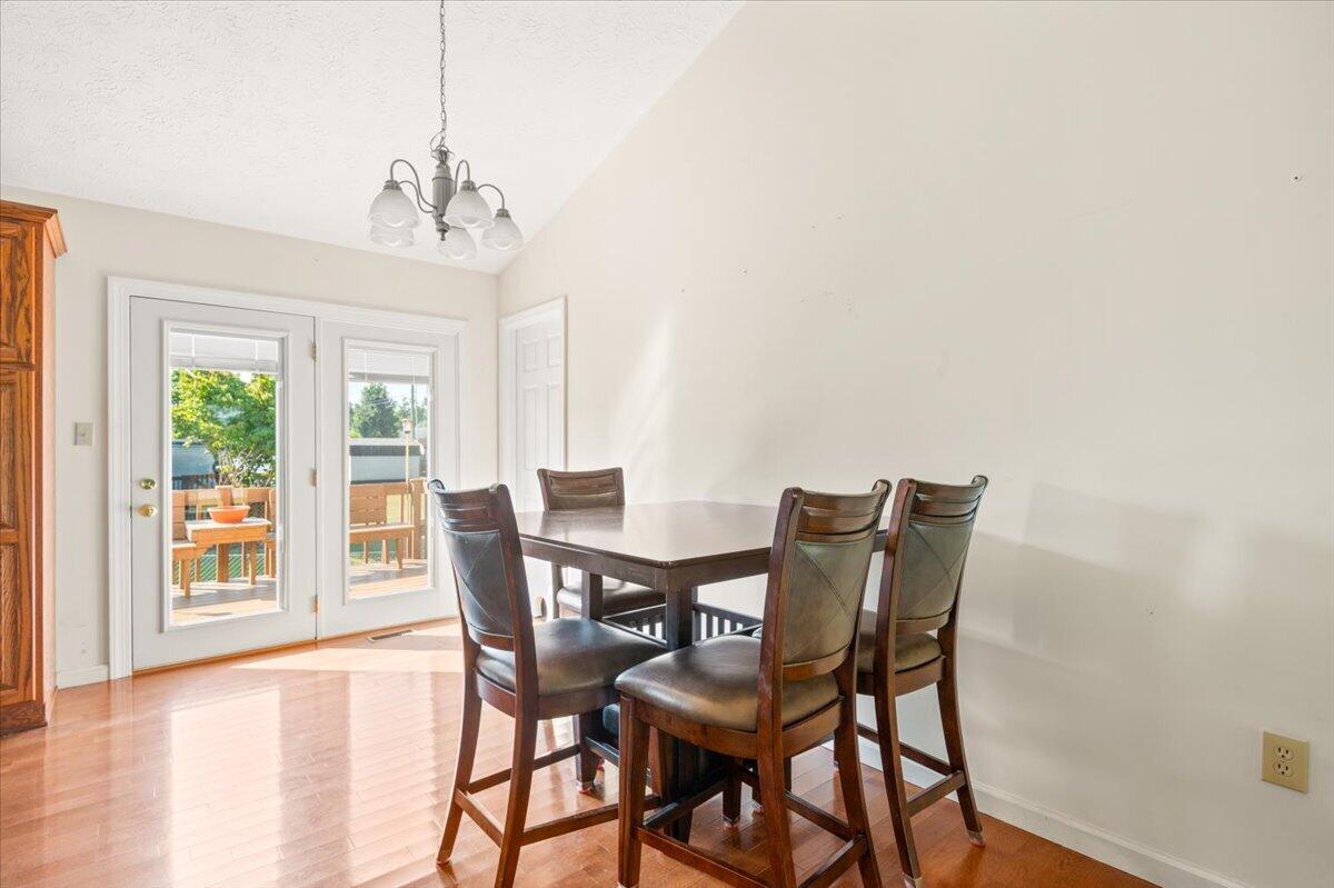 3000 Warm Springs Drive Property Photo 10